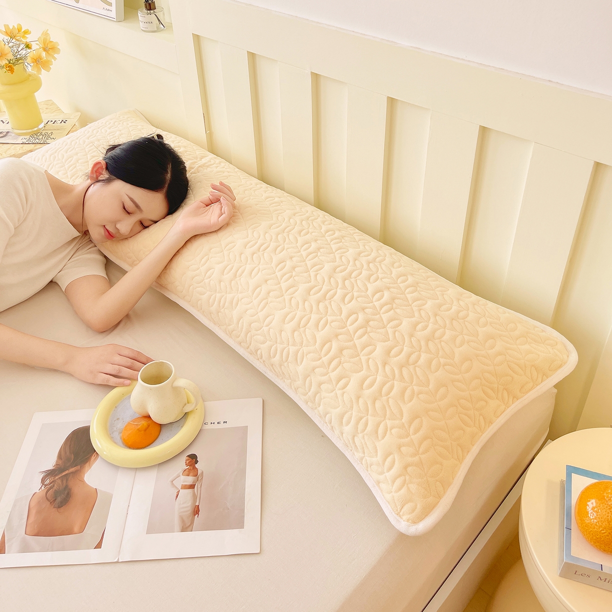 91家纺网 家纺一手货源 找家纺 雨彤家纺 2025新款牛奶绒夹棉包边长枕套 绒包边枕套-鹅黄