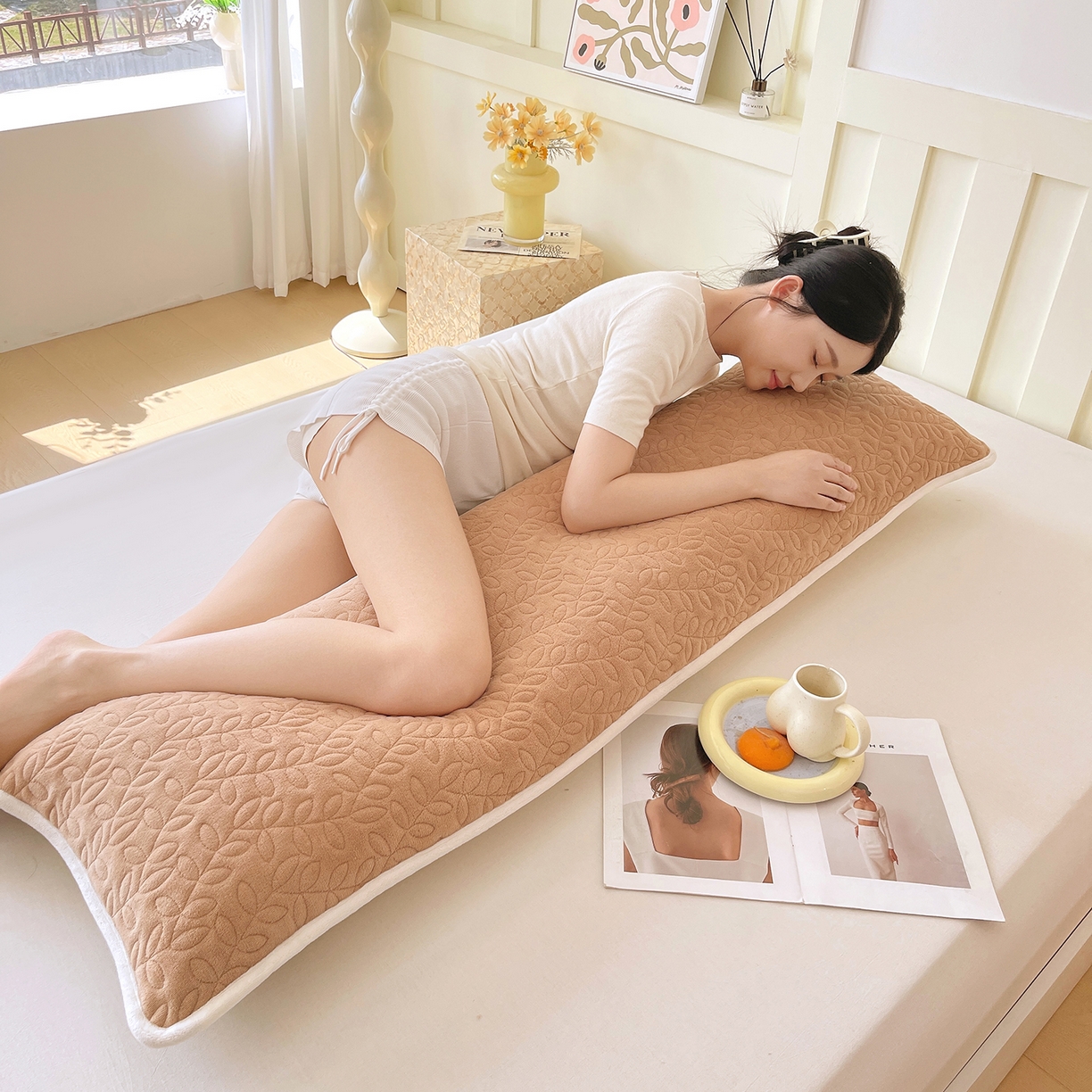 91家纺网 家纺一手货源 找家纺 雨彤家纺 2025新款牛奶绒夹棉包边长枕套 绒包边枕套-经典咖