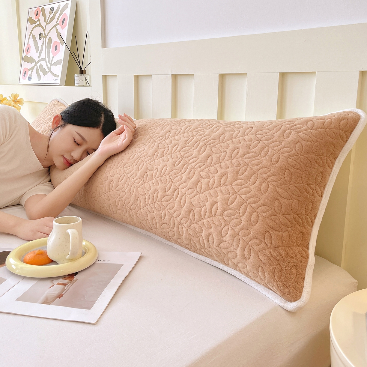 91家纺网 家纺一手货源 找家纺 雨彤家纺 2025新款牛奶绒夹棉包边长枕套 绒包边枕套-经典咖