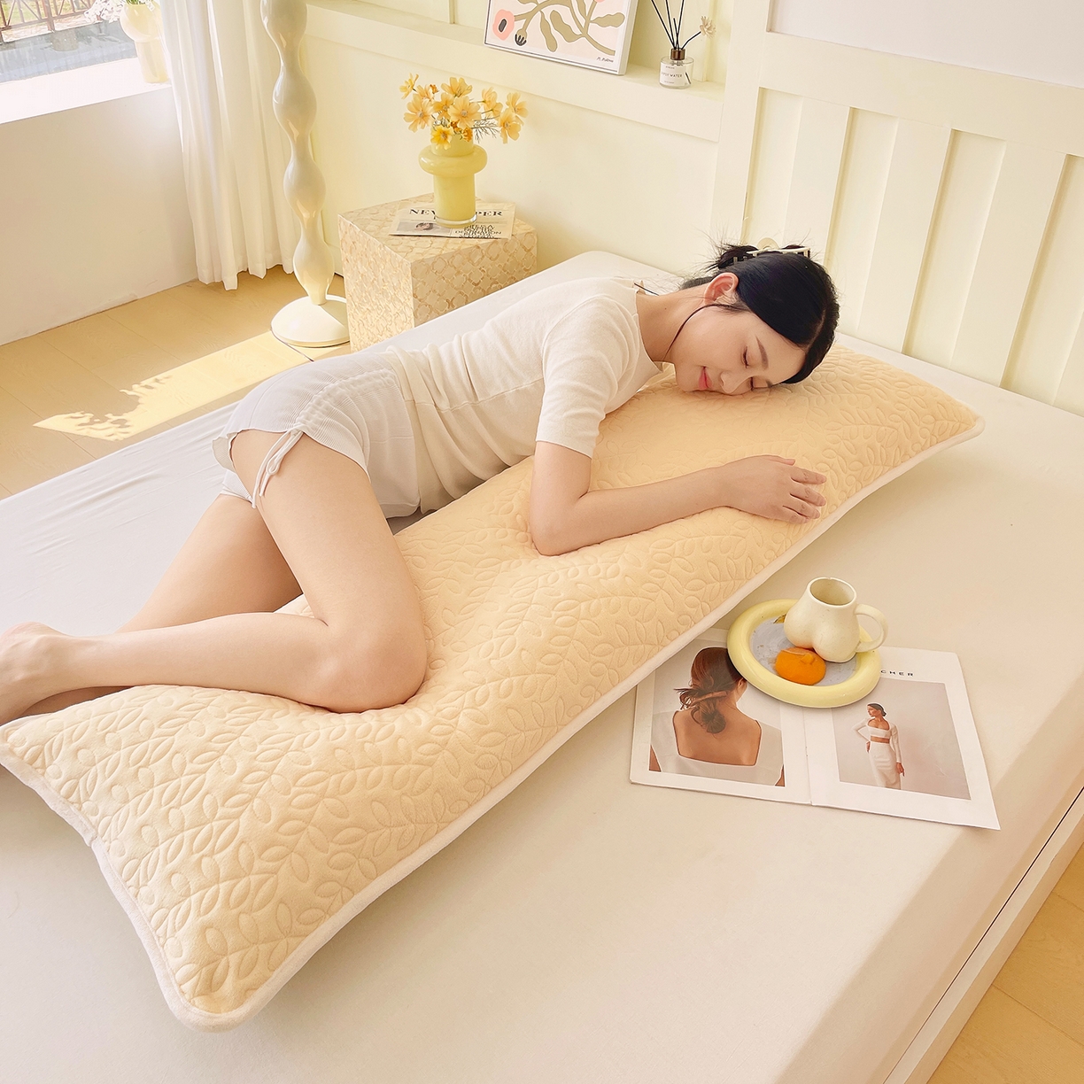 91家纺网 家纺一手货源 找家纺 雨彤家纺 2025新款牛奶绒夹棉包边长枕套 绒包边枕套-鹅黄