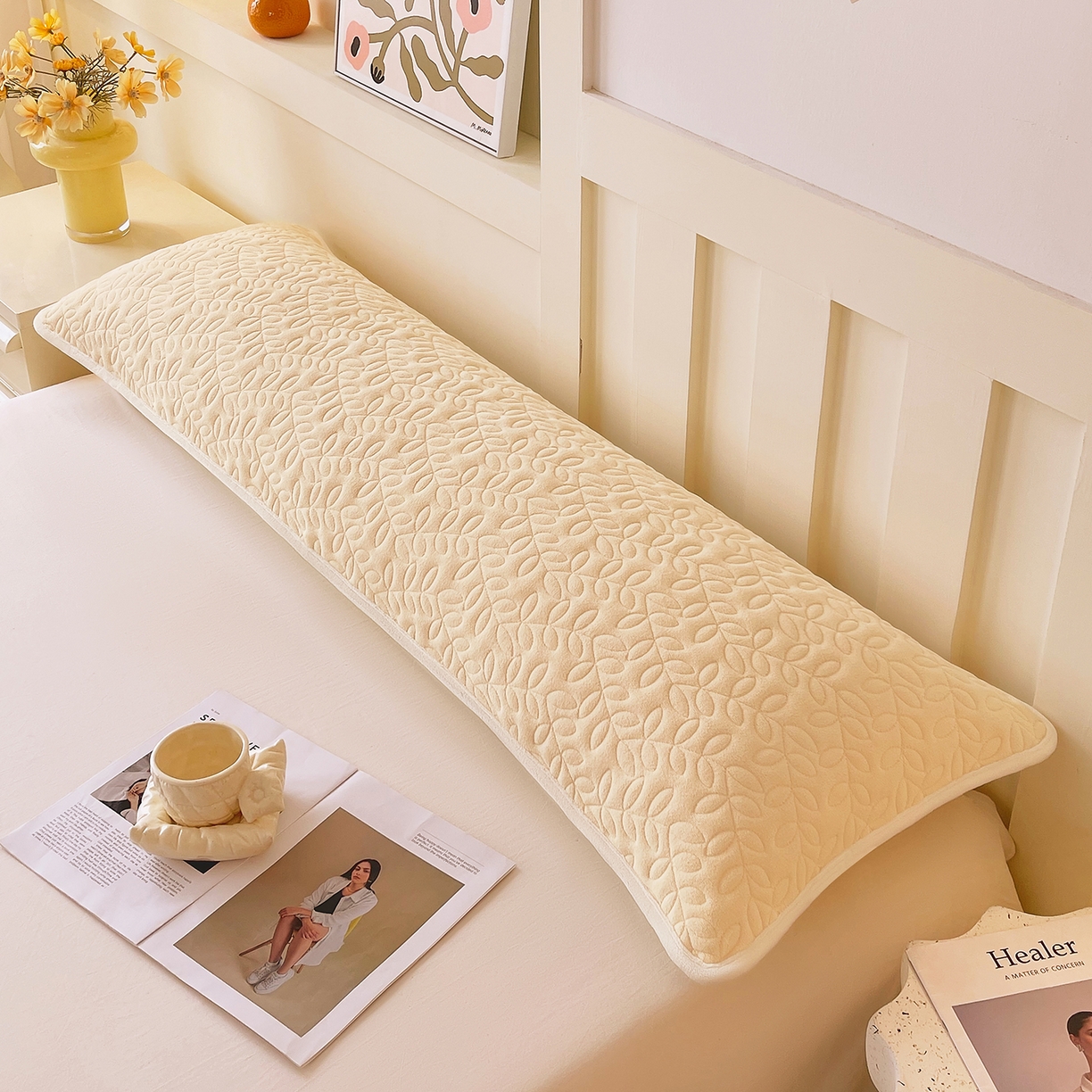 91家纺网 家纺一手货源 找家纺 雨彤家纺 2025新款牛奶绒夹棉包边长枕套 绒包边枕套-鹅黄