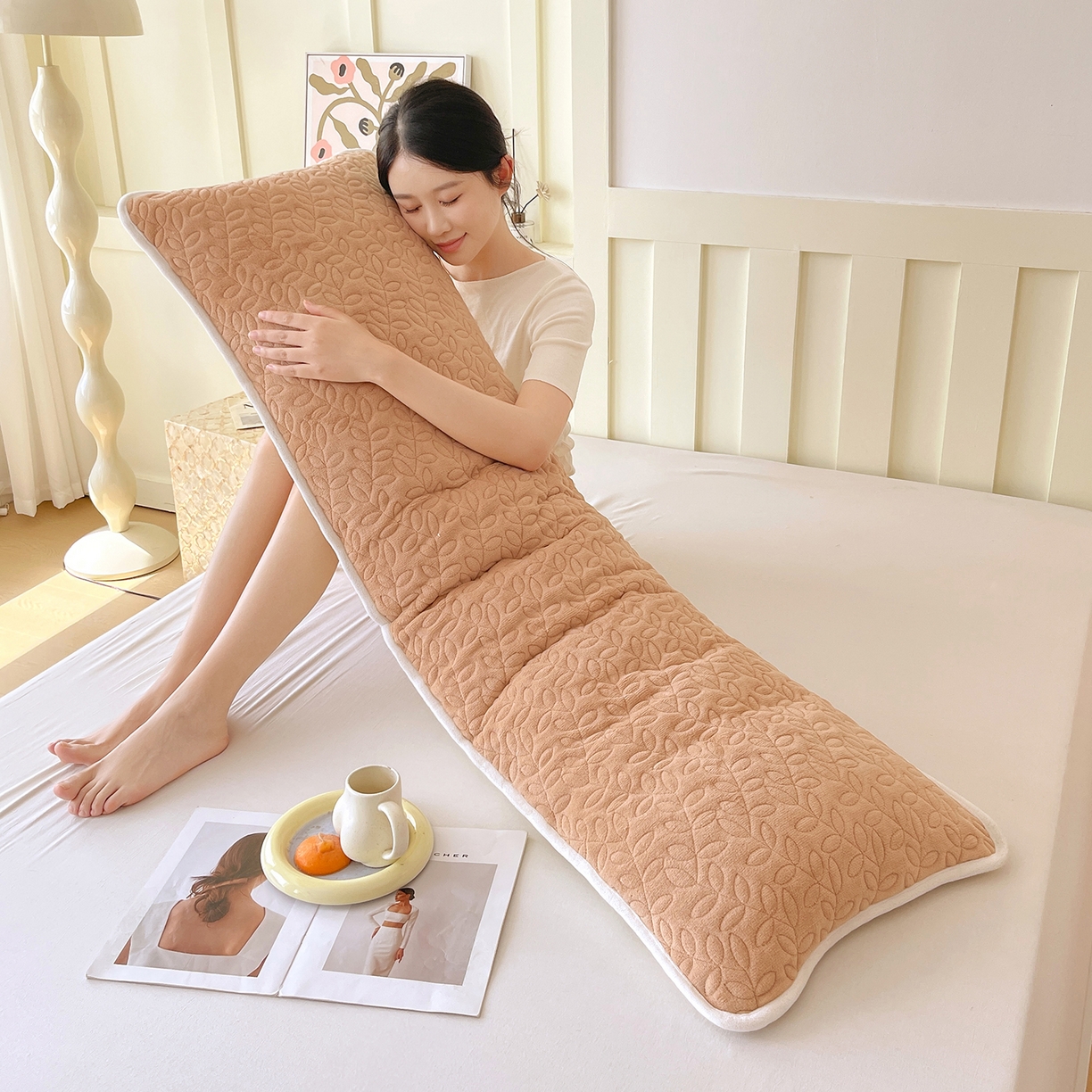 91家纺网 家纺一手货源 找家纺 雨彤家纺 2025新款牛奶绒夹棉包边长枕套 绒包边枕套-经典咖