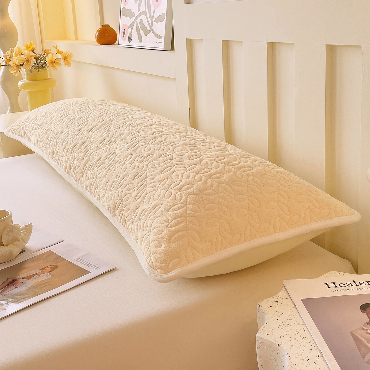 91家纺网 家纺一手货源 找家纺 雨彤家纺 2025新款牛奶绒夹棉包边长枕套 绒包边枕套-鹅黄