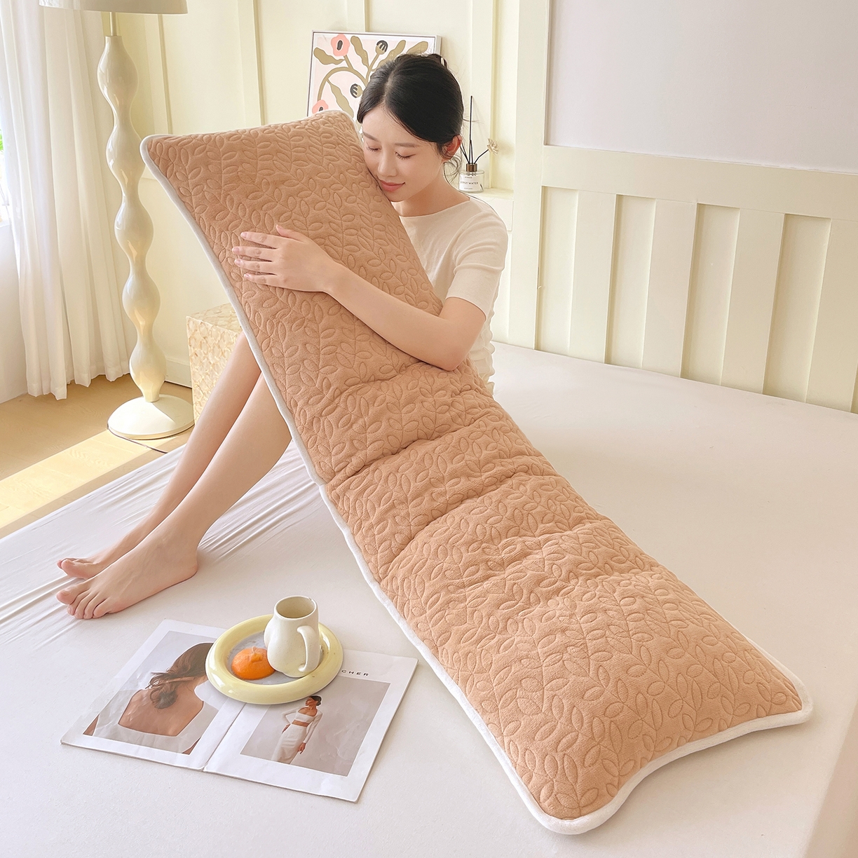 91家纺网 家纺一手货源 找家纺 雨彤家纺 2025新款牛奶绒夹棉包边长枕套 绒包边枕套-经典咖