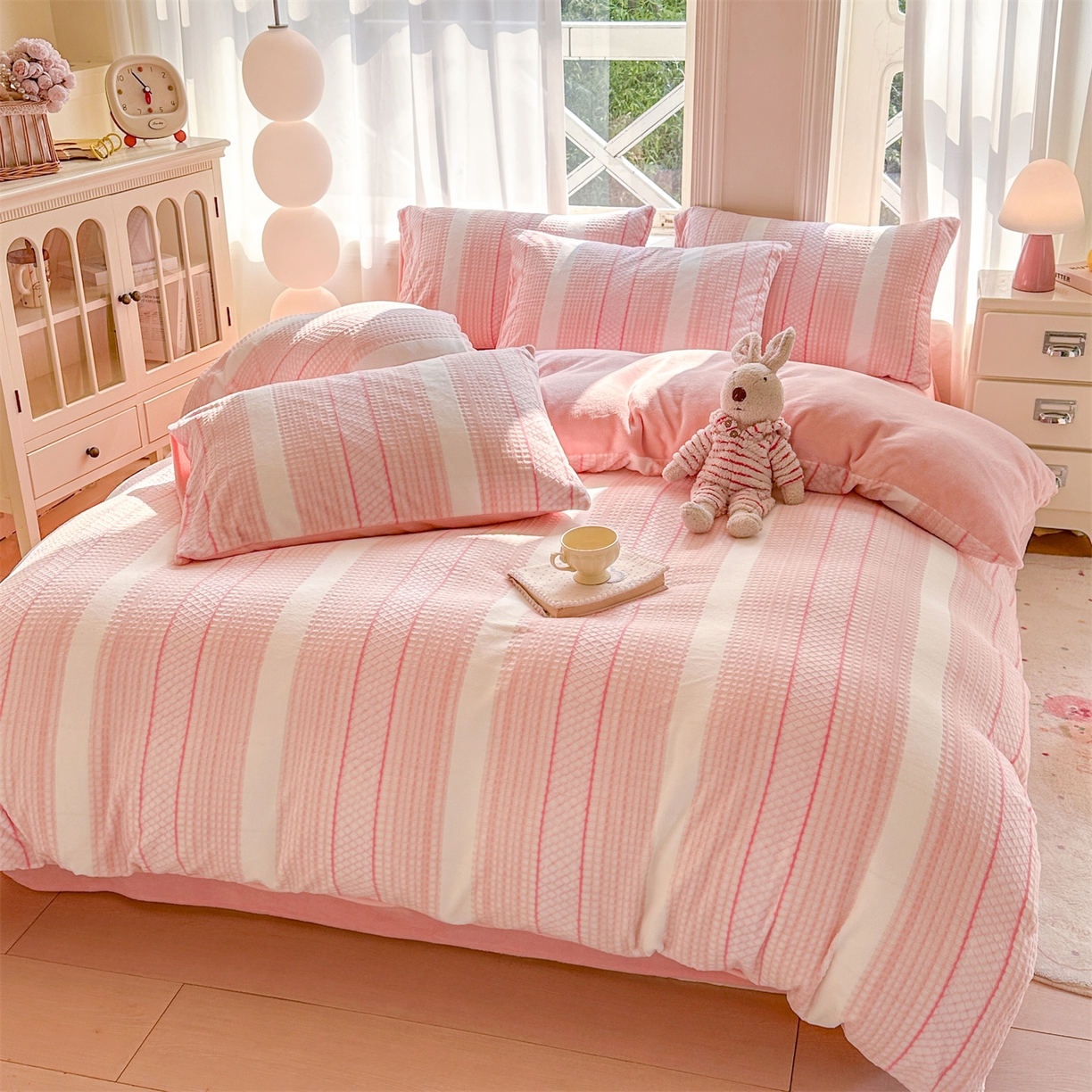 91家纺网 家纺一手货源 找家纺 灰鲸 2025新款立体雕花牛奶绒四件套 泛歌-粉