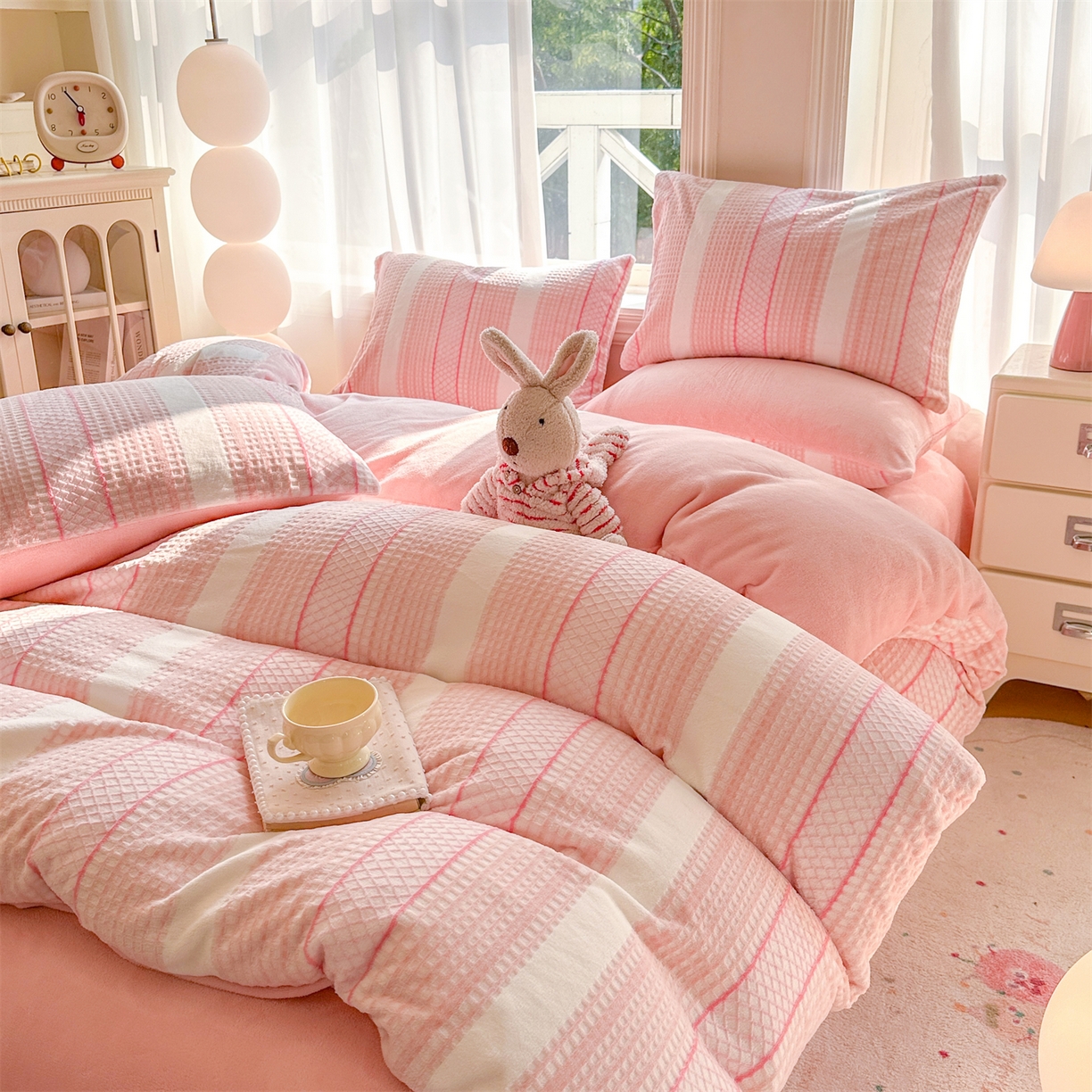 91家纺网 家纺一手货源 找家纺 灰鲸 2025新款立体雕花牛奶绒四件套 泛歌-粉