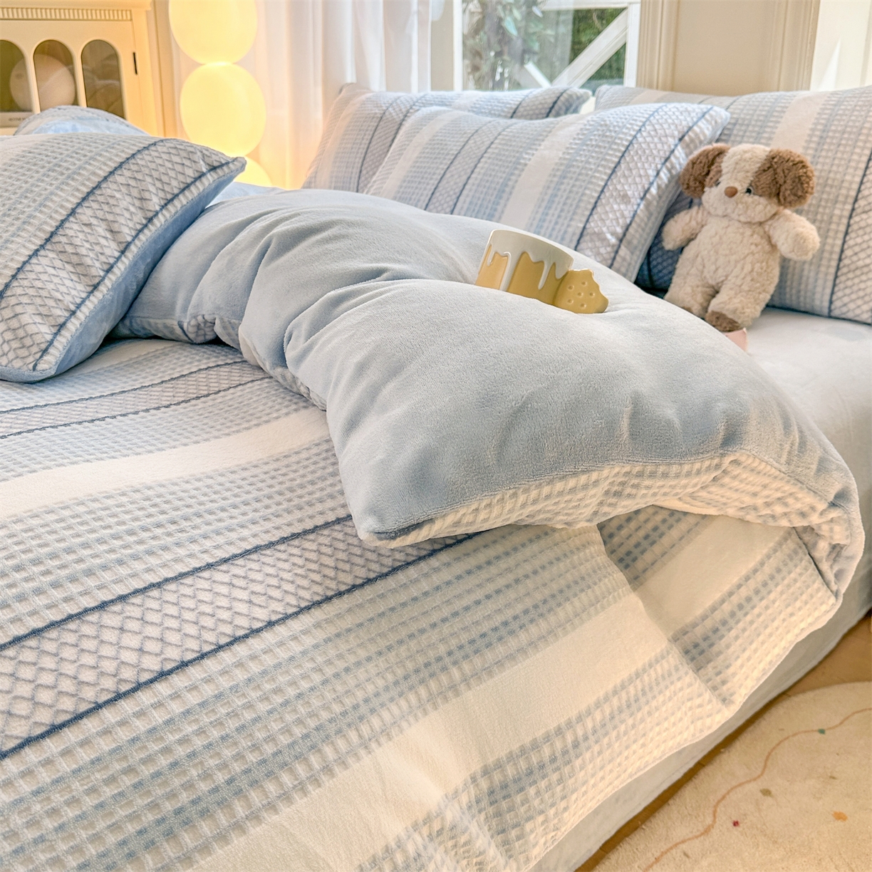 91家纺网 家纺一手货源 找家纺 灰鲸 2025新款立体雕花牛奶绒四件套 泛歌-蓝