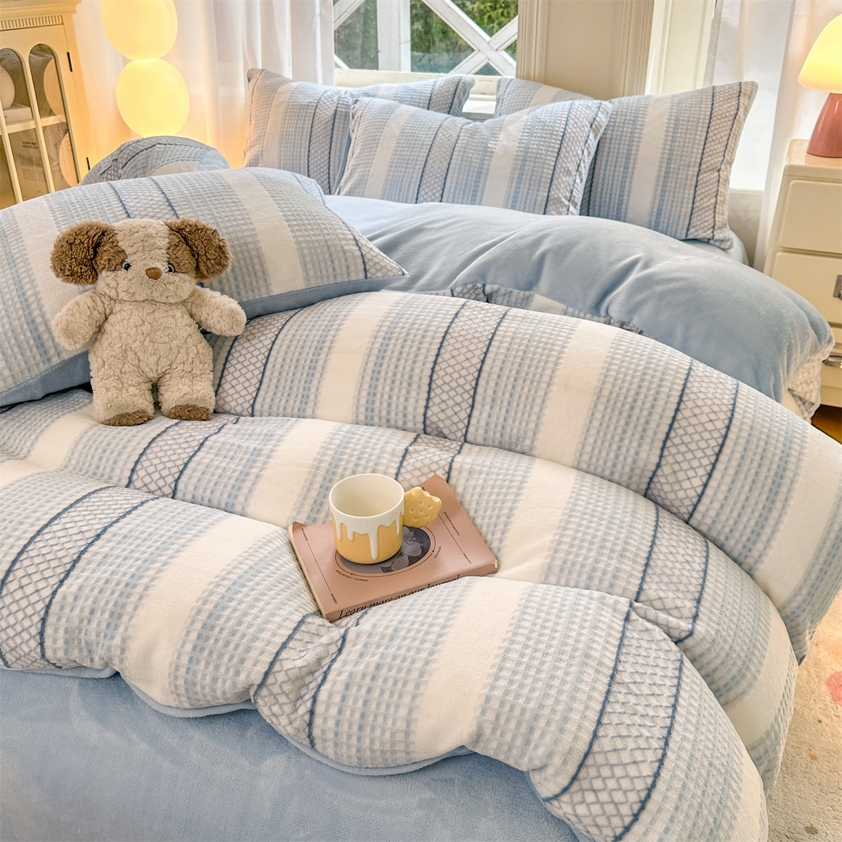 91家纺网 家纺一手货源 找家纺 灰鲸 2025新款立体雕花牛奶绒四件套 泛歌-蓝