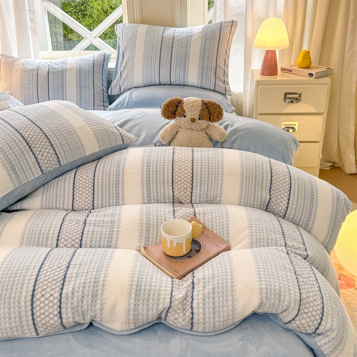 91家纺网 家纺一手货源 找家纺 灰鲸 2025新款立体雕花牛奶绒四件套 泛歌-蓝