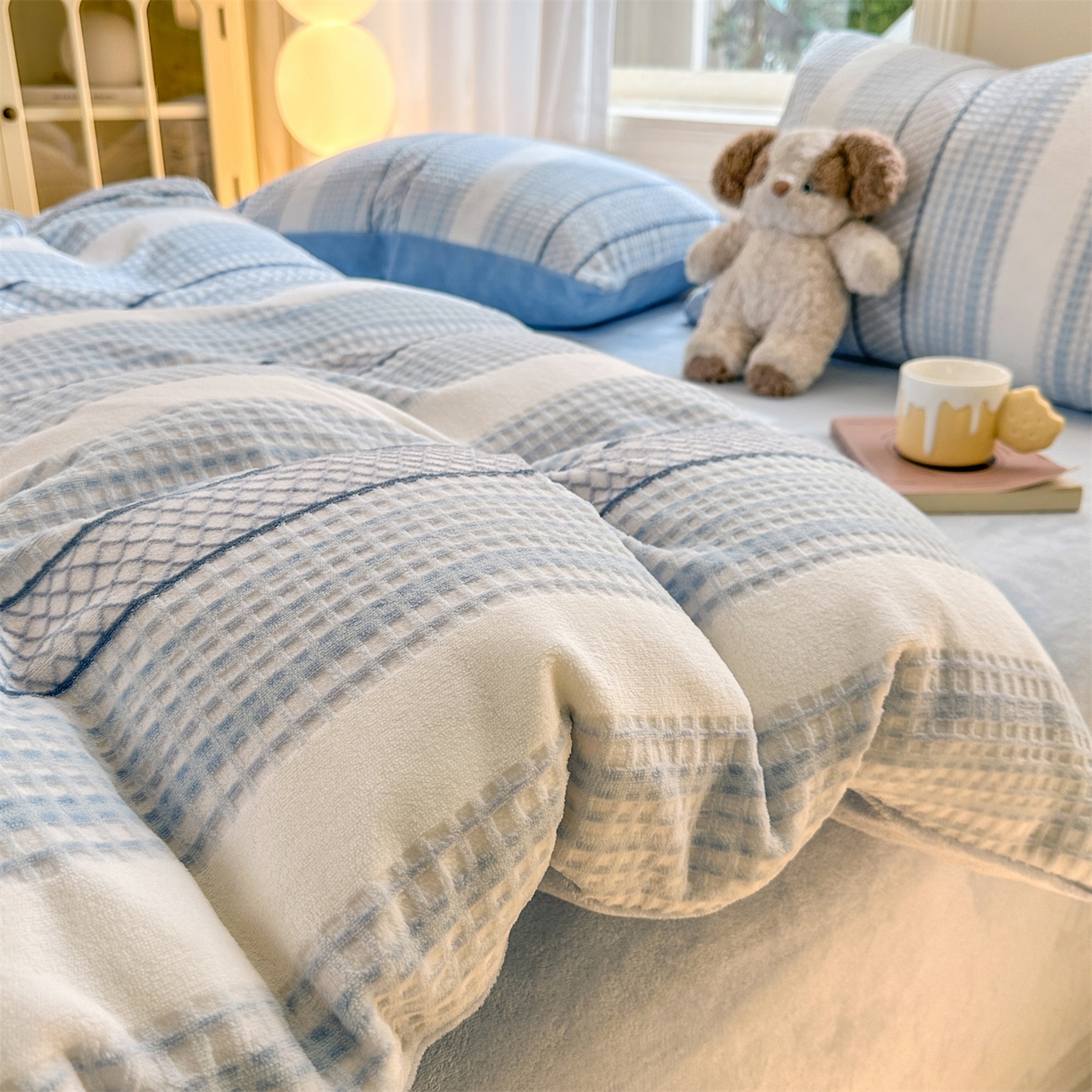 91家纺网 家纺一手货源 找家纺 灰鲸 2025新款立体雕花牛奶绒四件套 泛歌-蓝