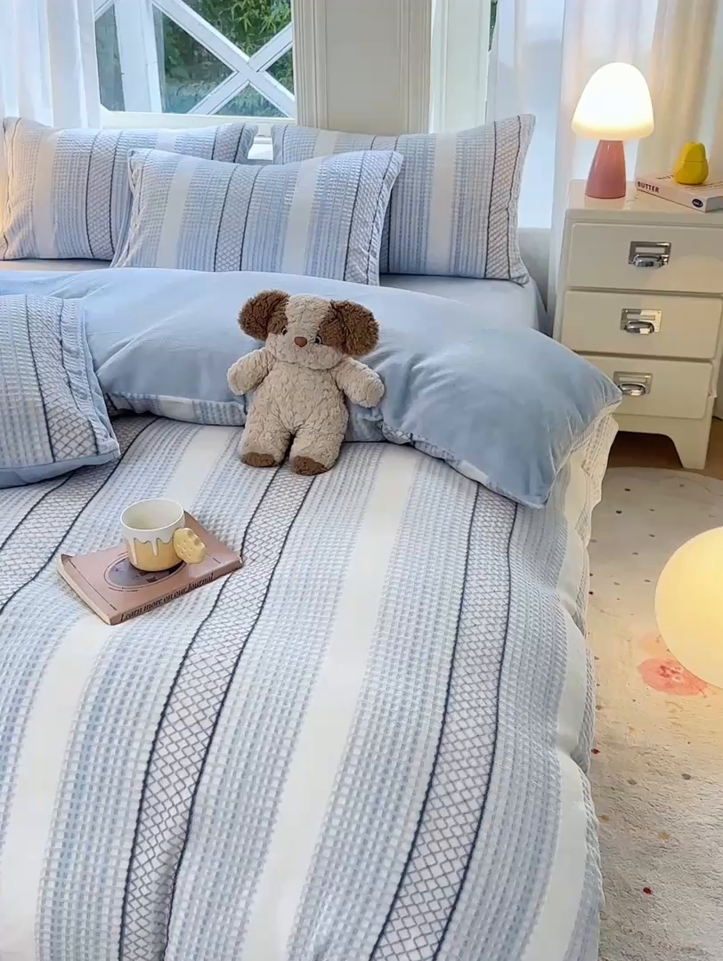 91家纺网 家纺一手货源 找家纺 灰鲸 2025新款立体雕花牛奶绒四件套 泛歌-蓝