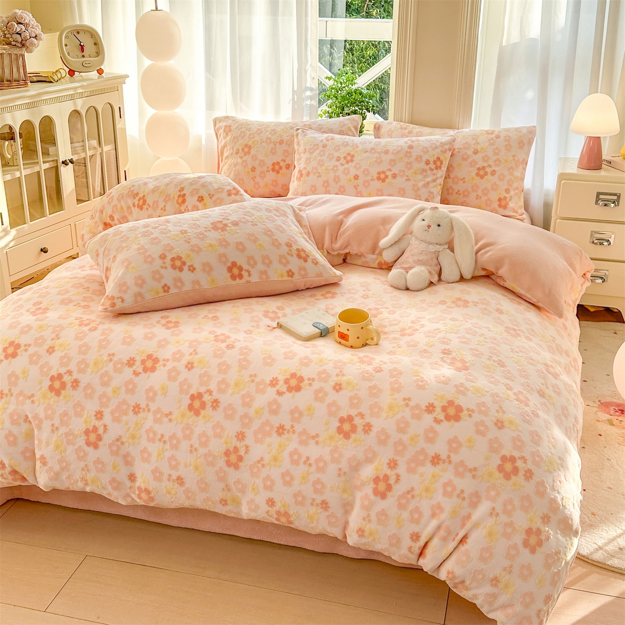 91家纺网 家纺一手货源 找家纺 灰鲸 2025新款立体雕花牛奶绒四件套 花海-粉