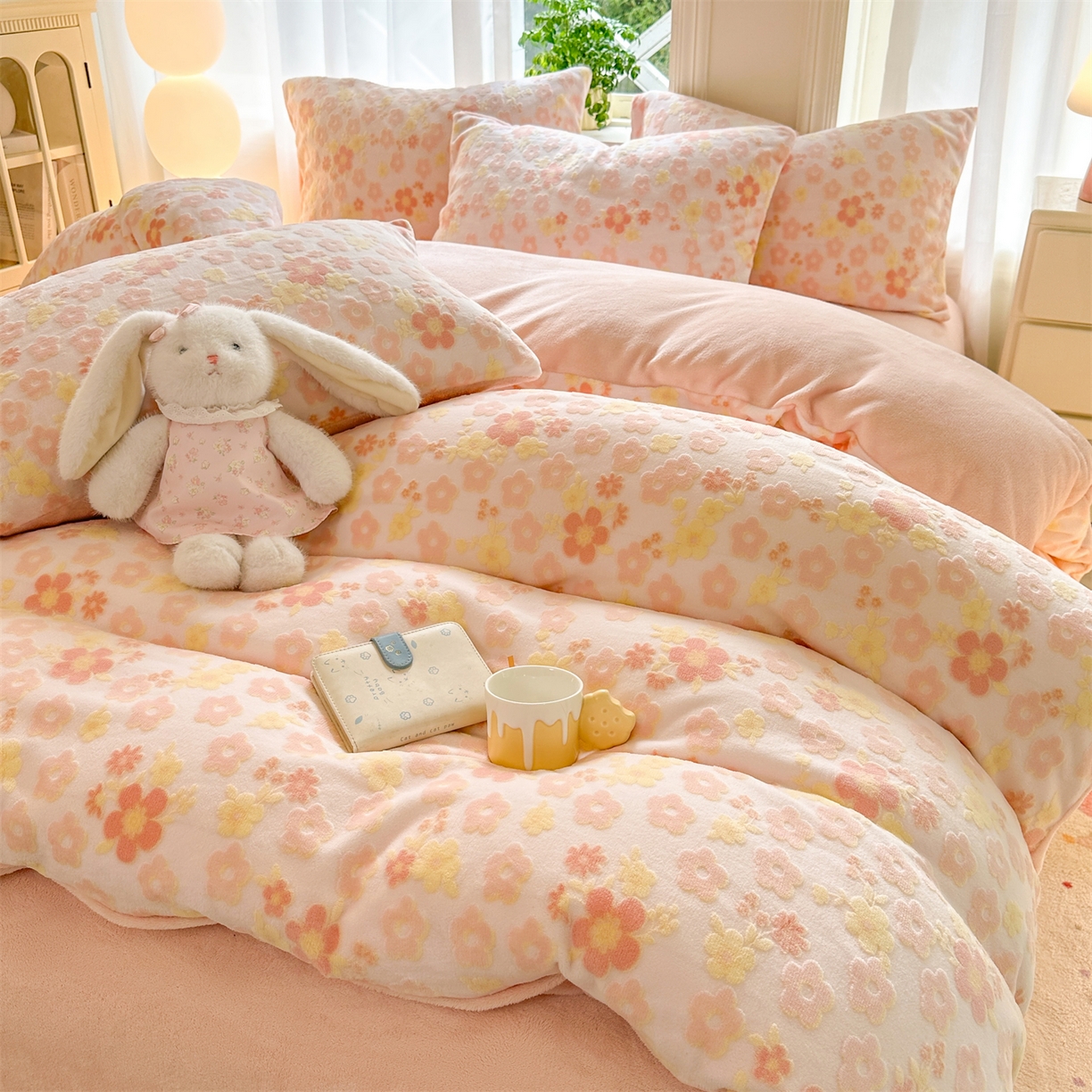 91家纺网 家纺一手货源 找家纺 灰鲸 2025新款立体雕花牛奶绒四件套 花海-粉