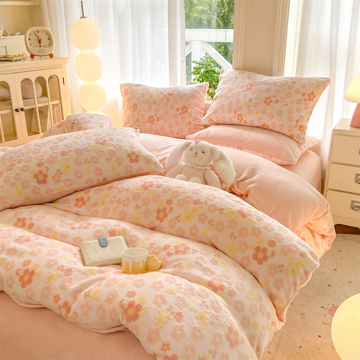 91家纺网 家纺一手货源 找家纺 灰鲸 2025新款立体雕花牛奶绒四件套 花海-粉