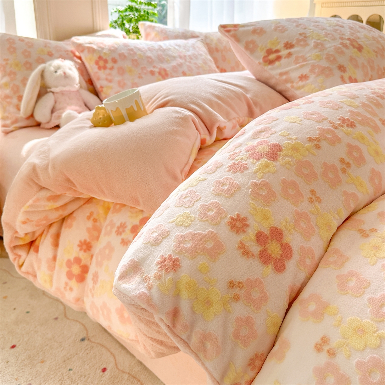 91家纺网 家纺一手货源 找家纺 灰鲸 2025新款立体雕花牛奶绒四件套 花海-粉