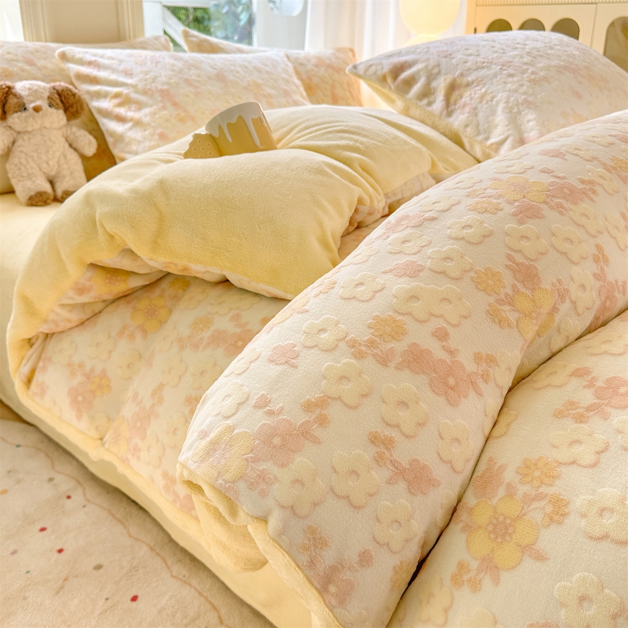 91家纺网 家纺一手货源 找家纺 灰鲸 2025新款立体雕花牛奶绒四件套 花海-黄