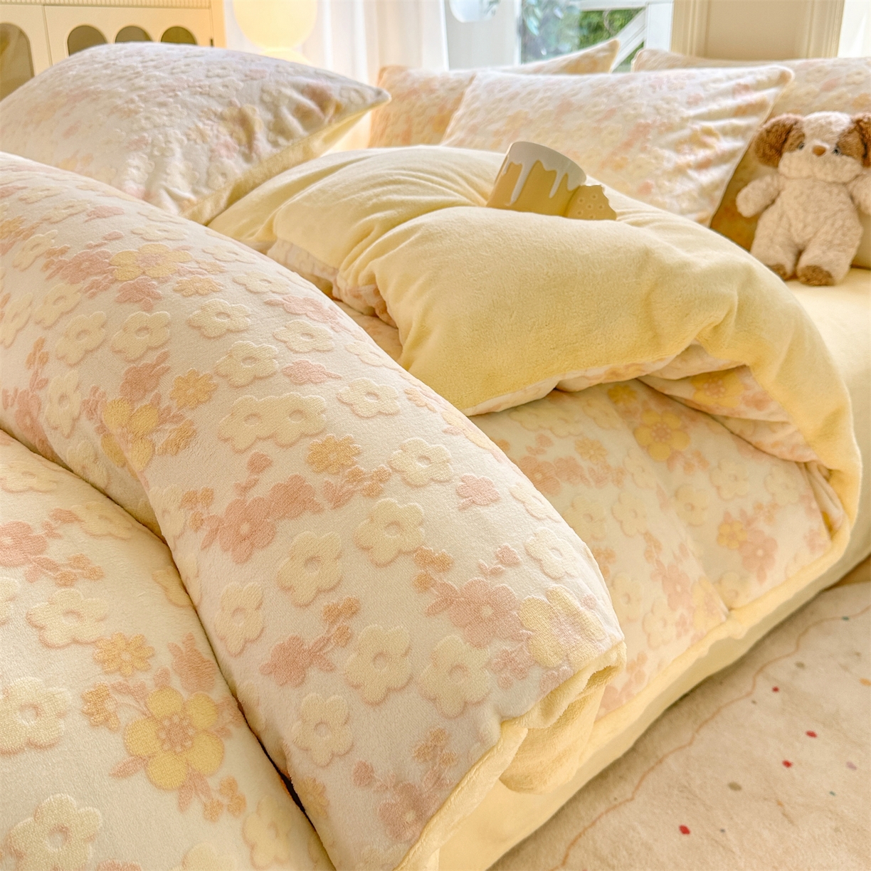 91家纺网 家纺一手货源 找家纺 灰鲸 2025新款立体雕花牛奶绒四件套 花海-黄