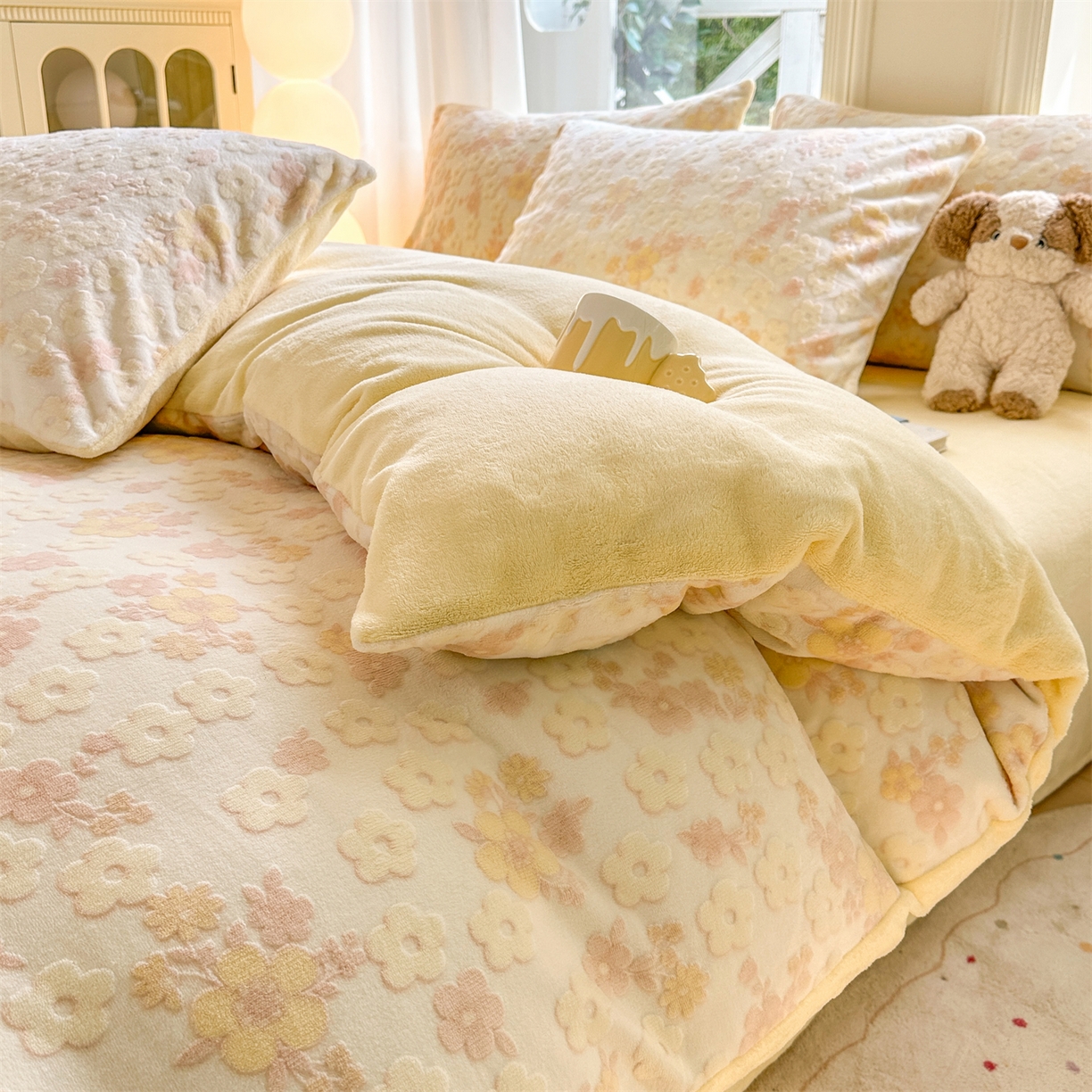 91家纺网 家纺一手货源 找家纺 灰鲸 2025新款立体雕花牛奶绒四件套 花海-黄