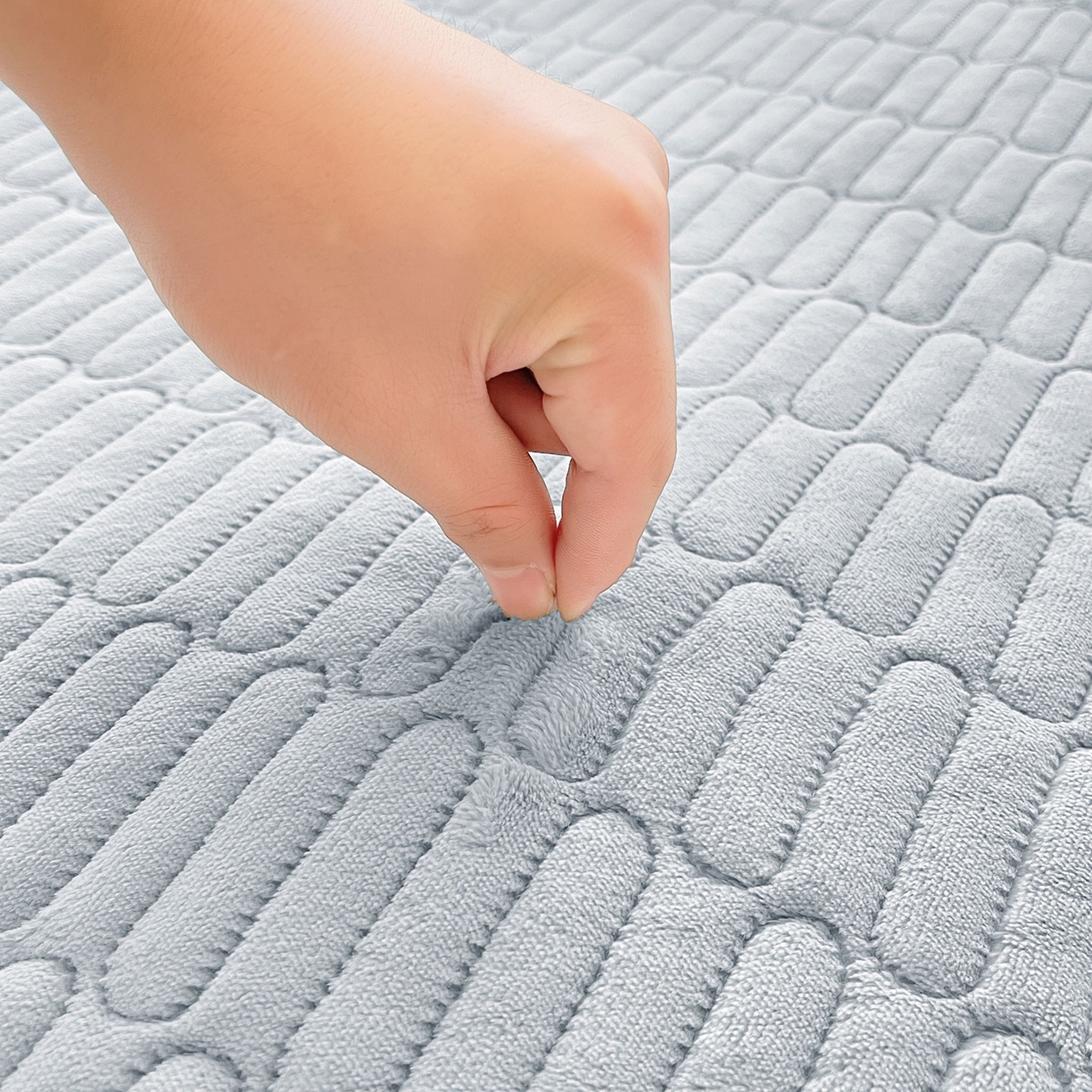 91家纺网 家纺一手货源 找家纺 喜居 2025新款牛奶绒卡通刺绣床褥垫-苹安熊 苹安熊-蓝