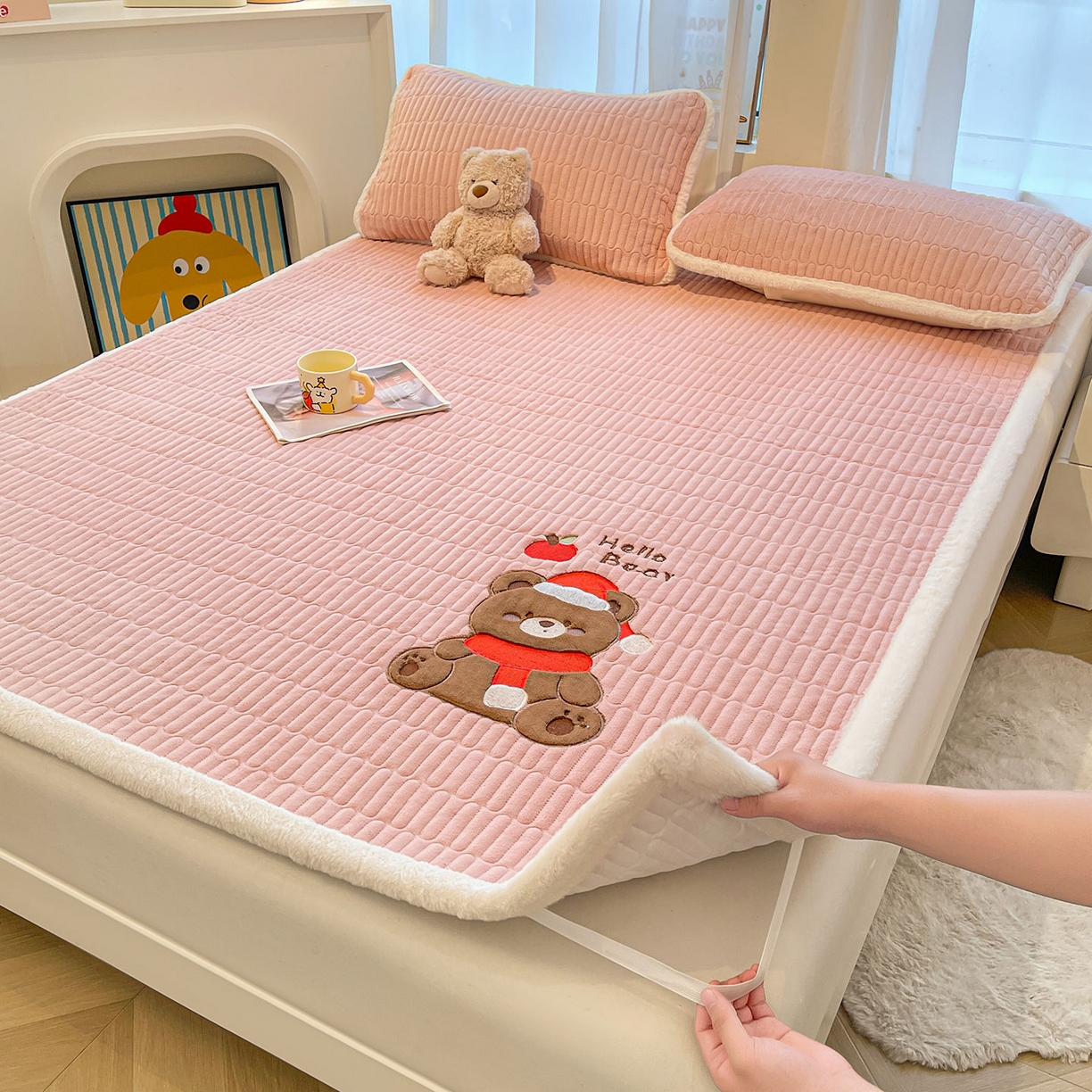 喜居 2025新款牛奶绒卡通刺绣床褥垫-苹安熊 苹安熊-粉