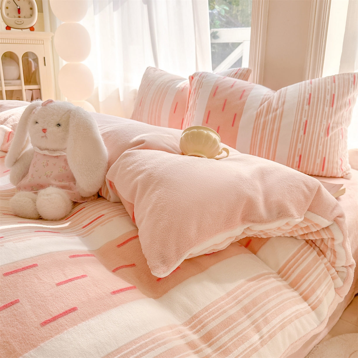 91家纺网 家纺一手货源 找家纺 灰鲸 2025新款立体雕花牛奶绒四件套 速写-粉