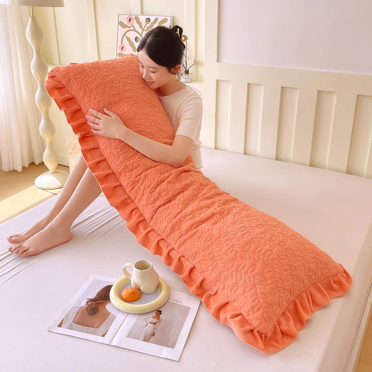 91家纺网 家纺一手货源 找家纺 雨彤家纺 2025新款牛奶绒花边夹棉长枕套 幸运草-桔色