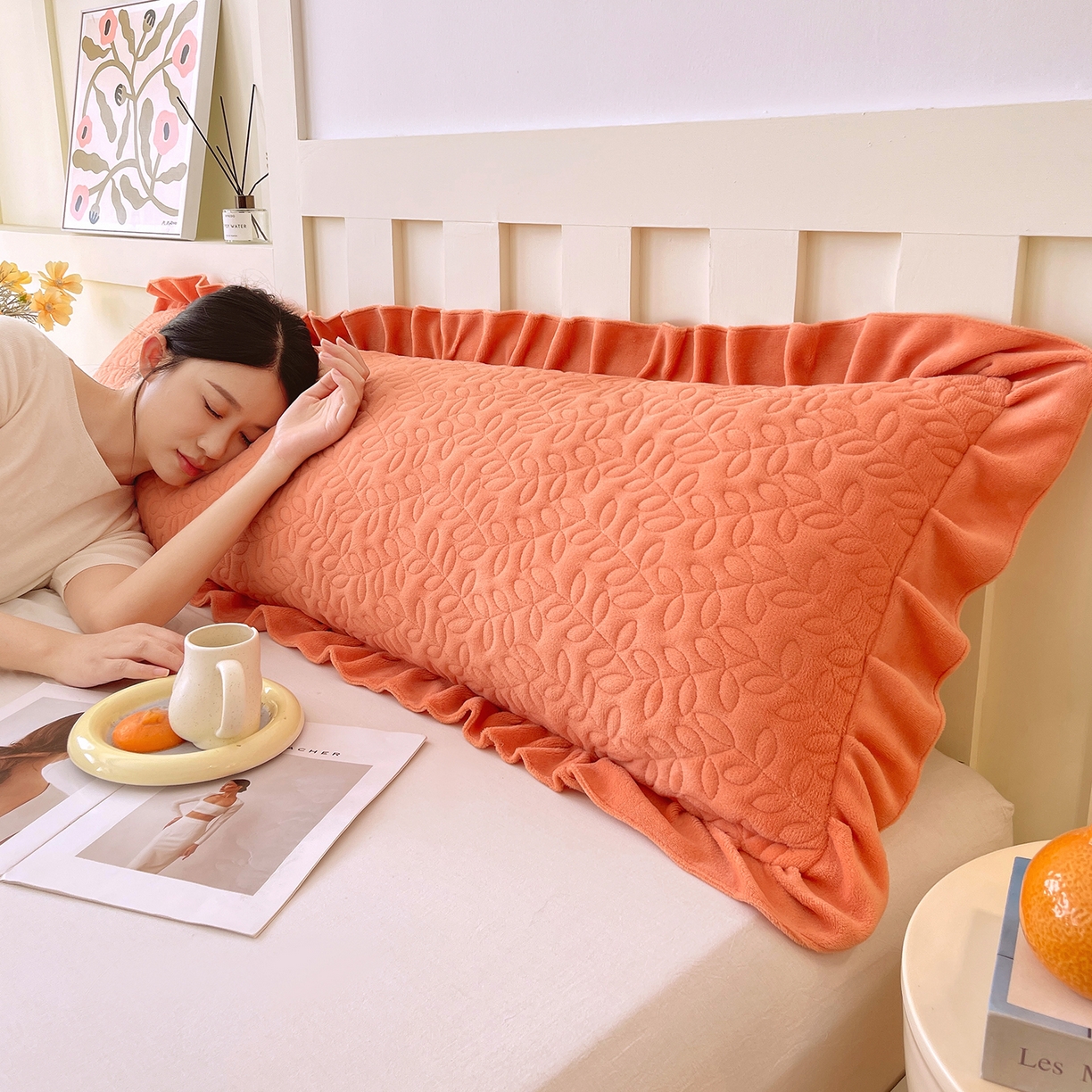 91家纺网 家纺一手货源 找家纺 雨彤家纺 2025新款牛奶绒花边夹棉长枕套 幸运草-桔色