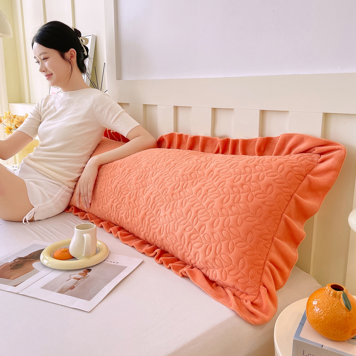 91家纺网 家纺一手货源 找家纺 雨彤家纺 2025新款牛奶绒花边夹棉长枕套 幸运草-桔色