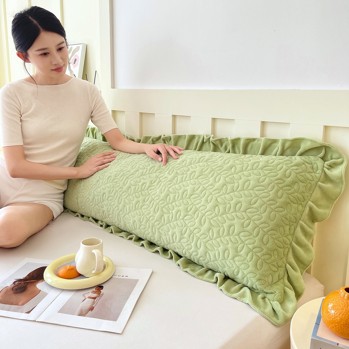 91家纺网 家纺一手货源 找家纺 雨彤家纺 2025新款牛奶绒花边夹棉长枕套 幸运草-嫩绿