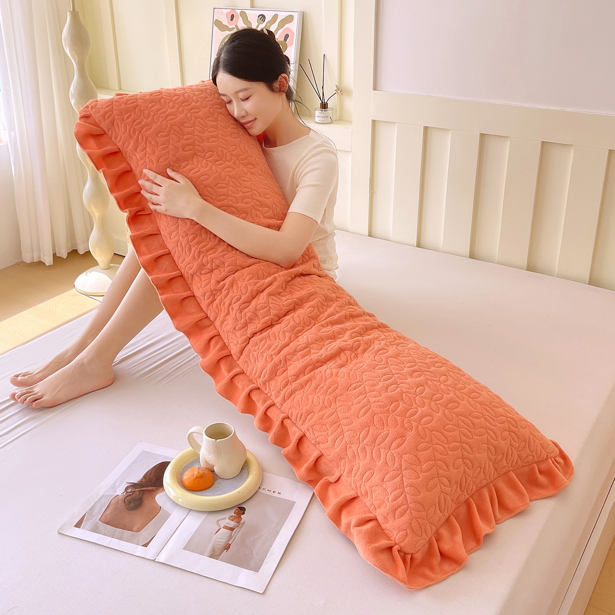 91家纺网 家纺一手货源 找家纺 雨彤家纺 2025新款牛奶绒花边夹棉长枕套 幸运草-桔色