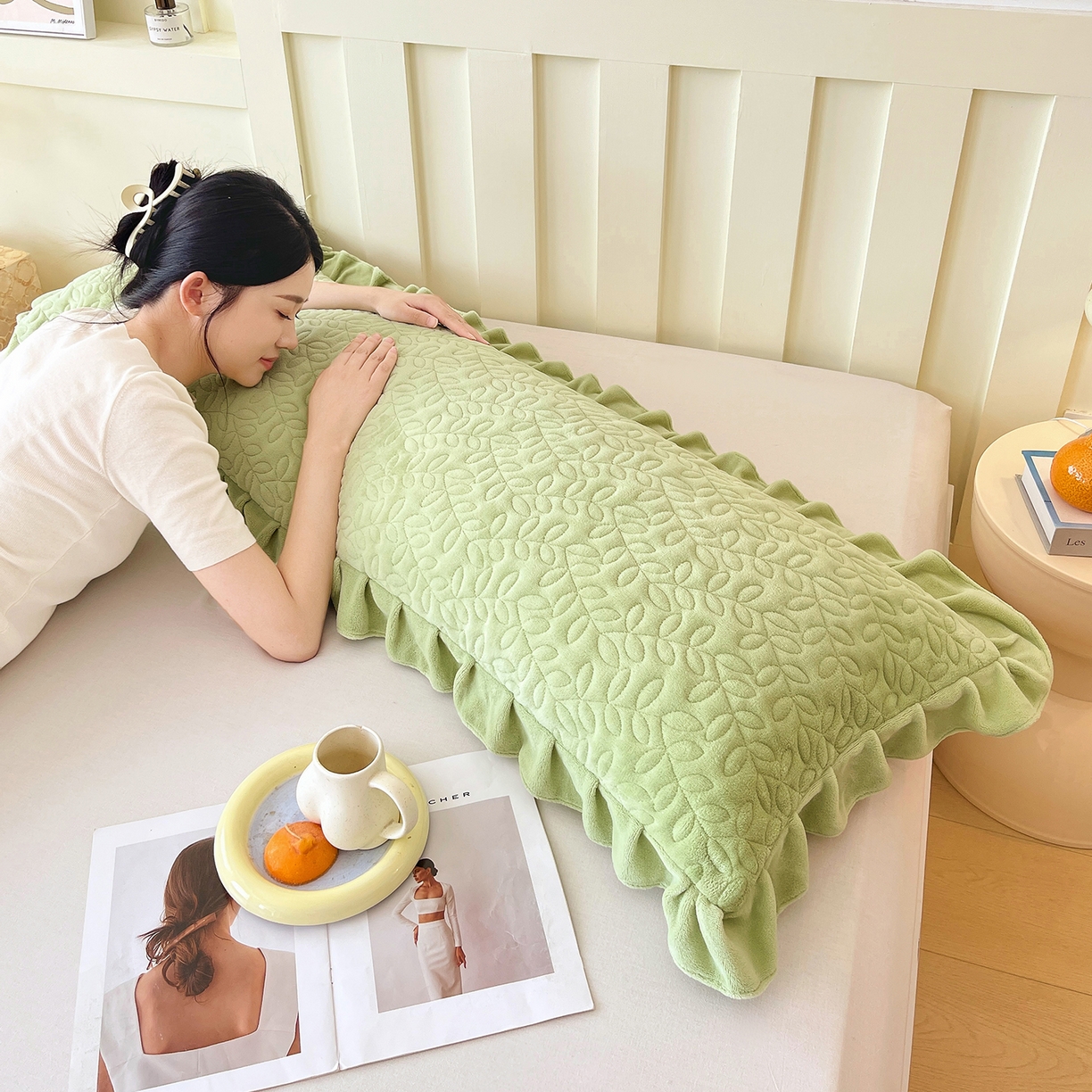 91家纺网 家纺一手货源 找家纺 雨彤家纺 2025新款牛奶绒花边夹棉长枕套 幸运草-嫩绿