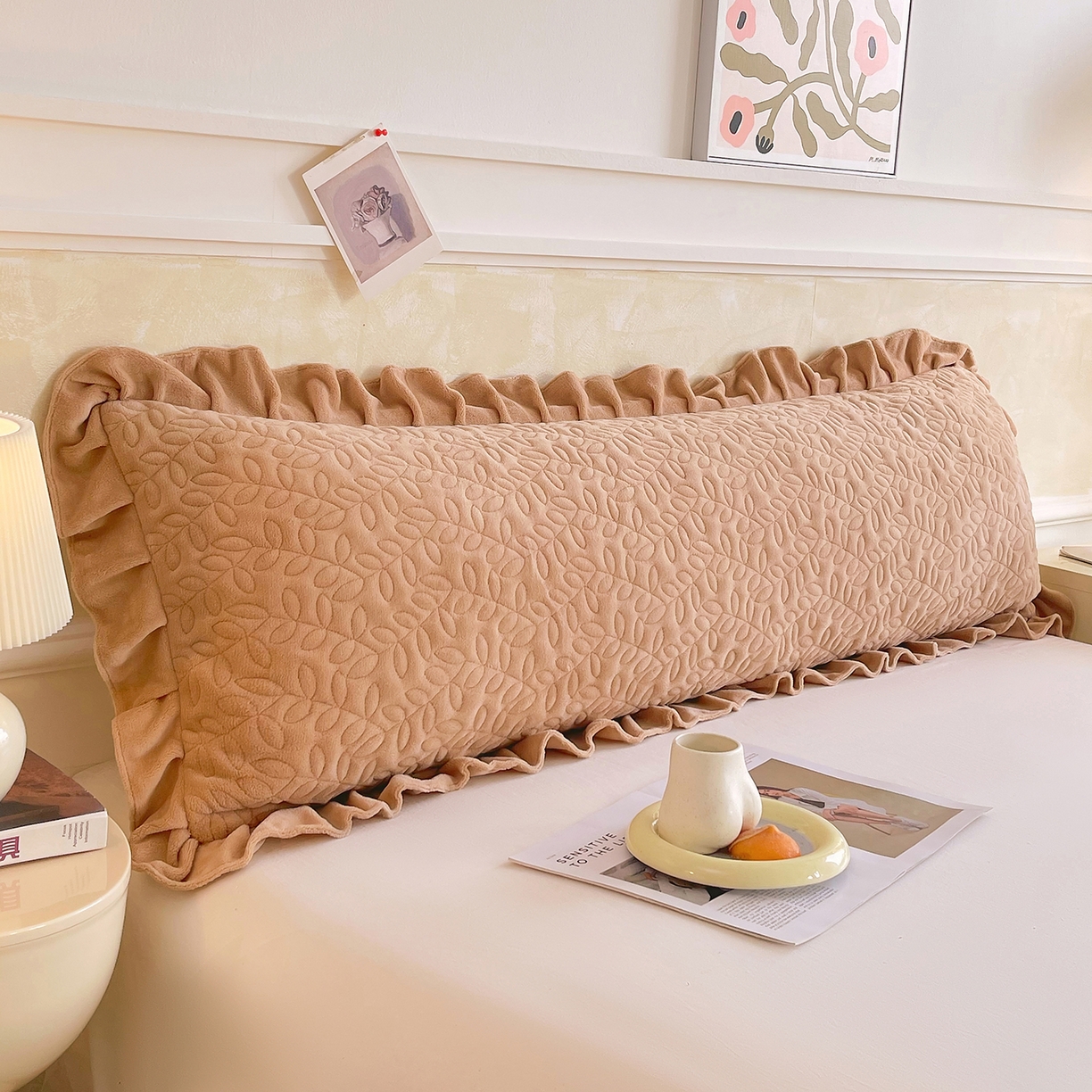 91家纺网 家纺一手货源 找家纺 雨彤家纺 2025新款牛奶绒花边夹棉长枕套 幸运草-经典咖