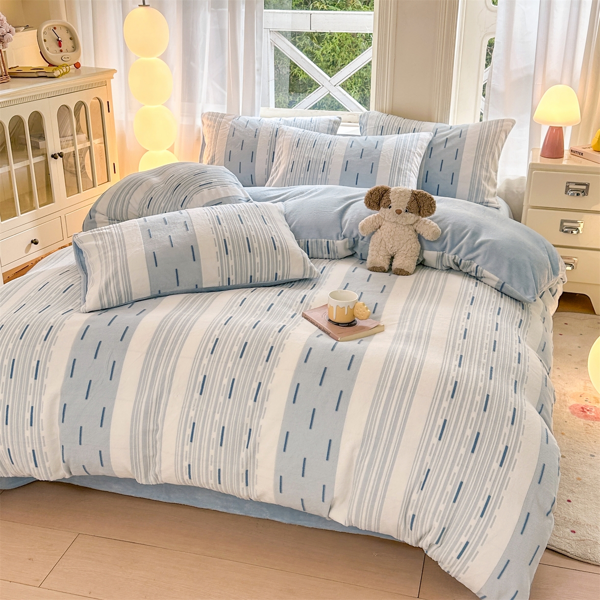 91家纺网 家纺一手货源 找家纺 灰鲸 2025新款立体雕花牛奶绒四件套 速写-蓝