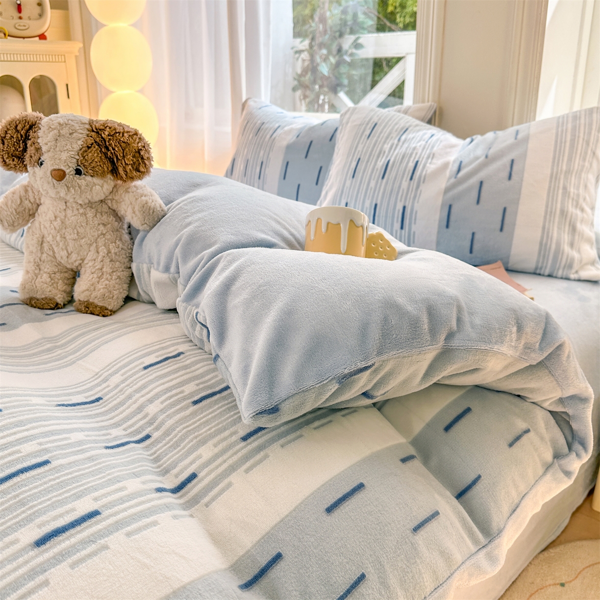 91家纺网 家纺一手货源 找家纺 灰鲸 2025新款立体雕花牛奶绒四件套 速写-蓝