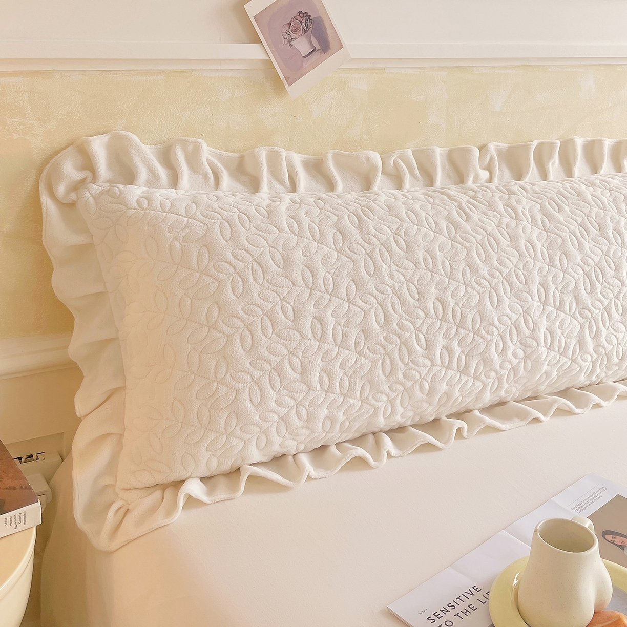 91家纺网 家纺一手货源 找家纺 雨彤家纺 2025新款牛奶绒花边夹棉长枕套 幸运草-奶白