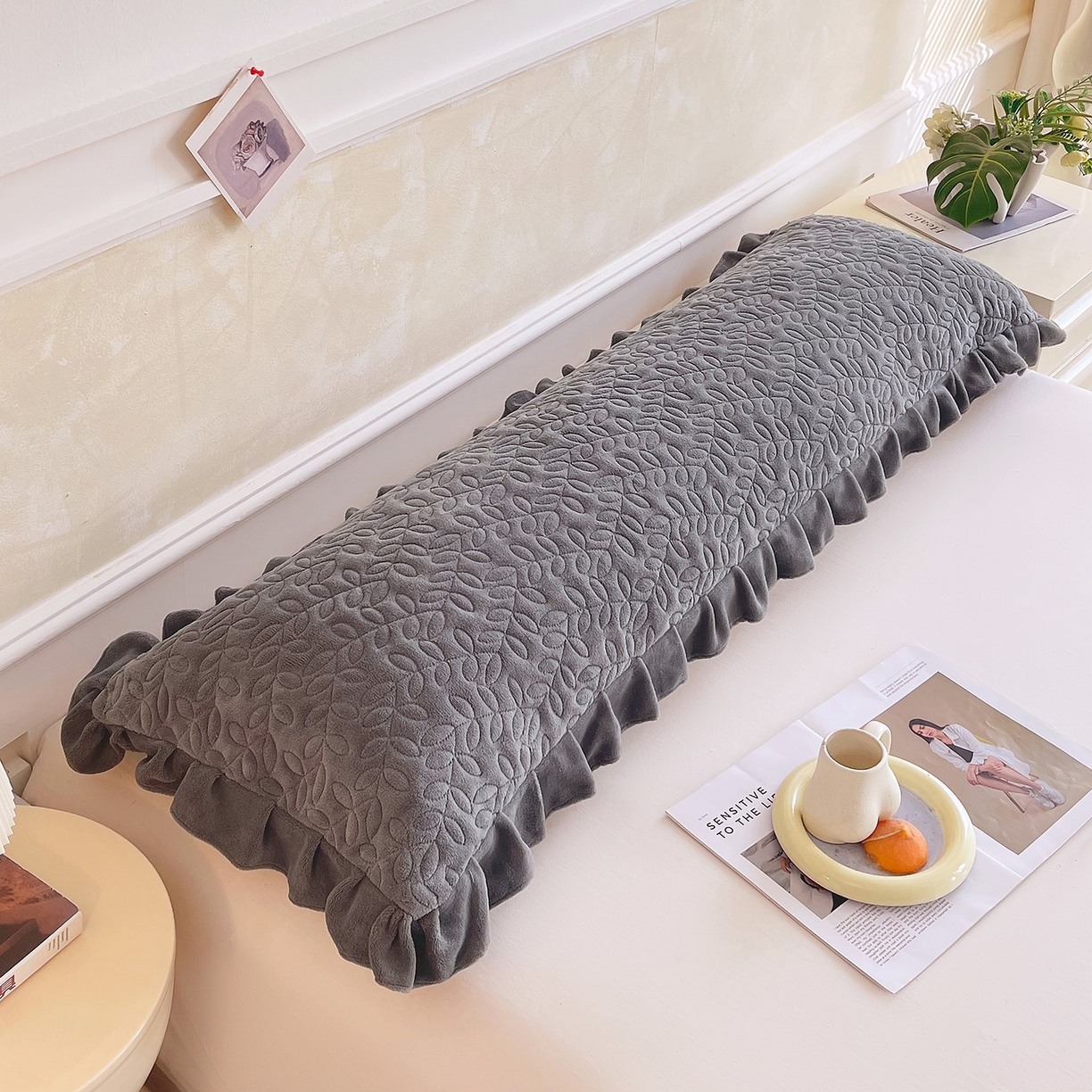 91家纺网 家纺一手货源 找家纺 雨彤家纺 2025新款牛奶绒花边夹棉长枕套 幸运草-高级灰