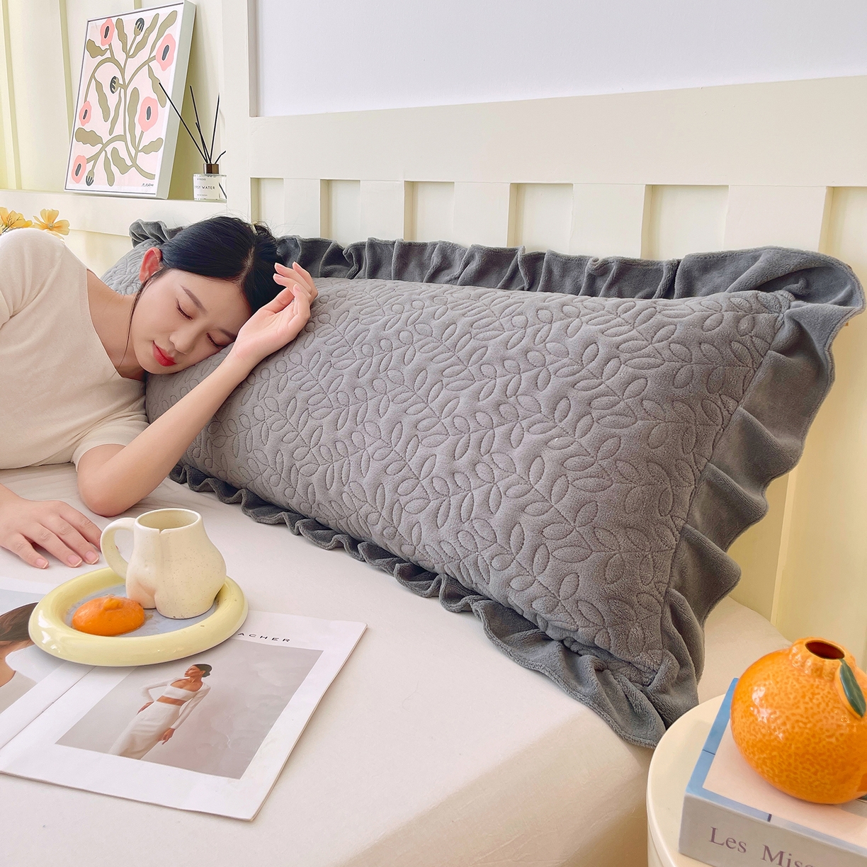 91家纺网 家纺一手货源 找家纺 雨彤家纺 2025新款牛奶绒花边夹棉长枕套 幸运草-高级灰