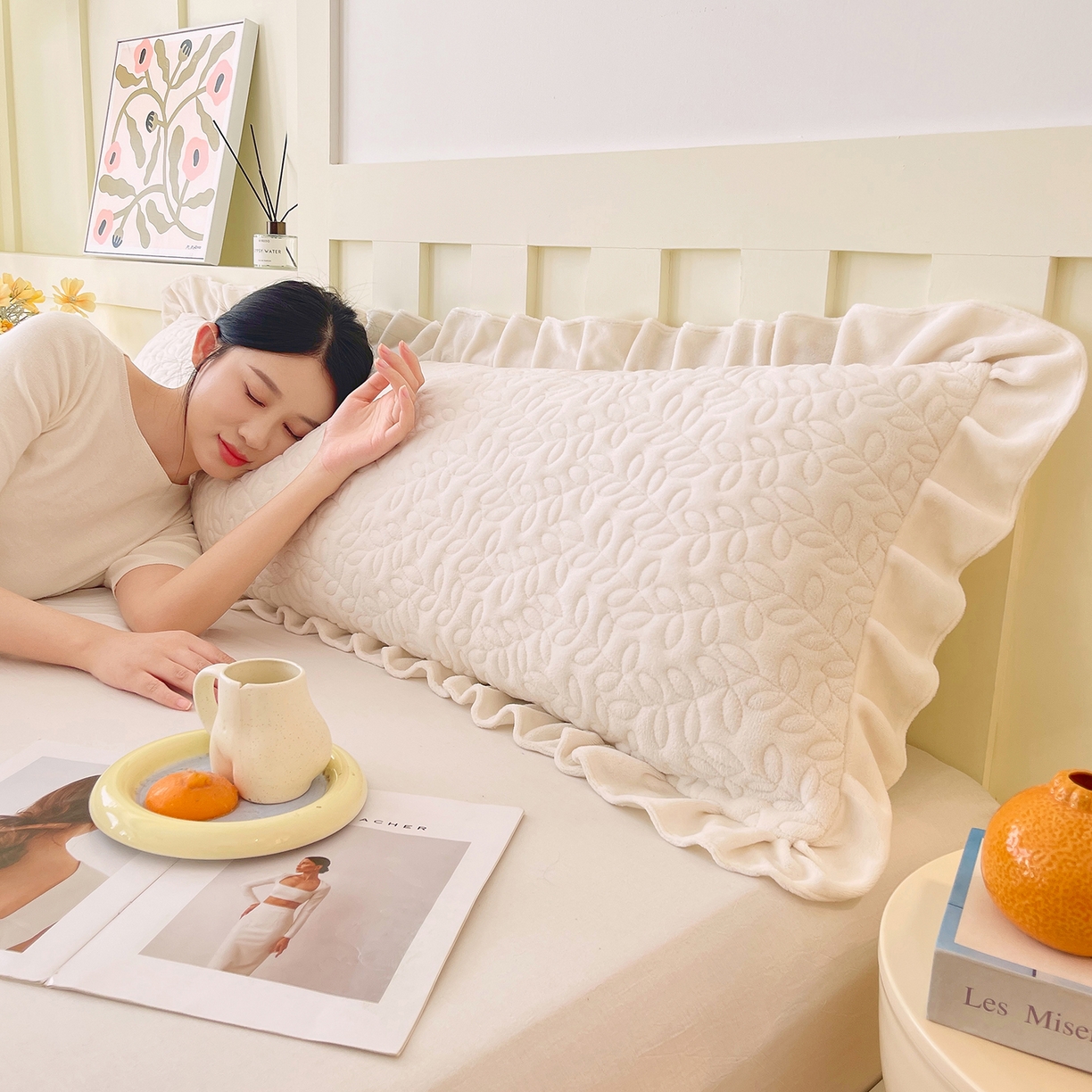 91家纺网 家纺一手货源 找家纺 雨彤家纺 2025新款牛奶绒花边夹棉长枕套 幸运草-奶白