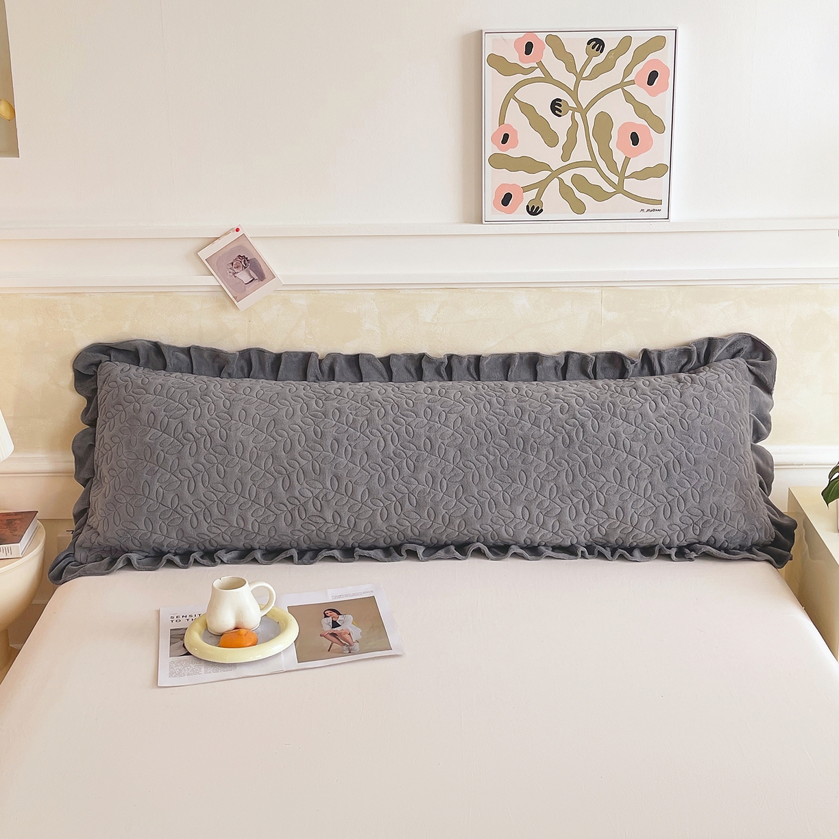 91家纺网 家纺一手货源 找家纺 雨彤家纺 2025新款牛奶绒花边夹棉长枕套 幸运草-高级灰