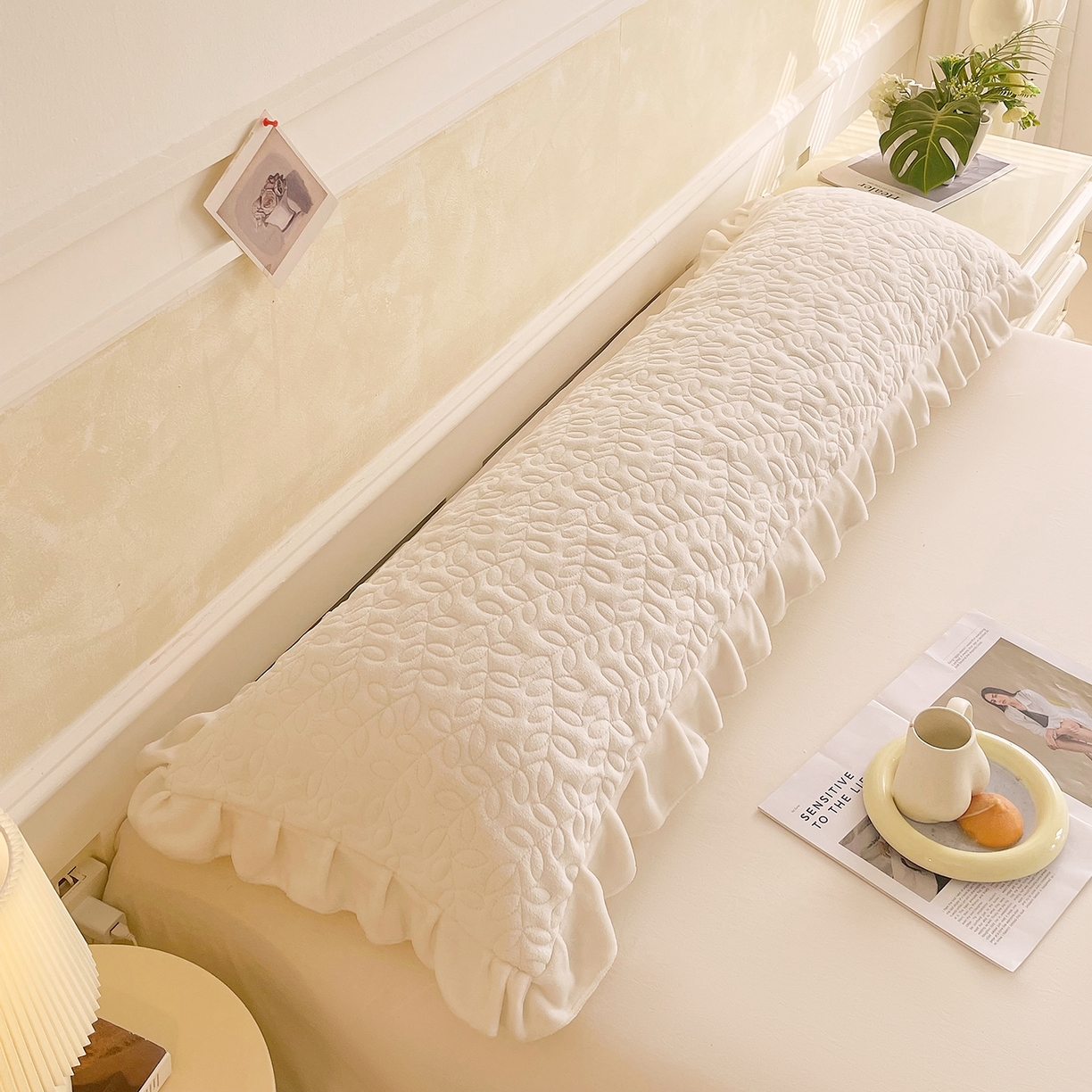 91家纺网 家纺一手货源 找家纺 雨彤家纺 2025新款牛奶绒花边夹棉长枕套 幸运草-奶白