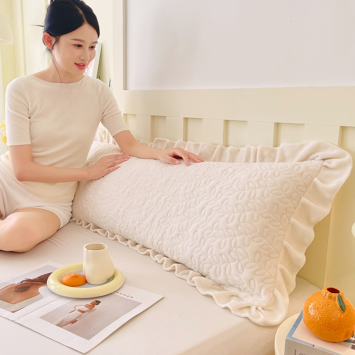 91家纺网 家纺一手货源 找家纺 雨彤家纺 2025新款牛奶绒花边夹棉长枕套 幸运草-奶白