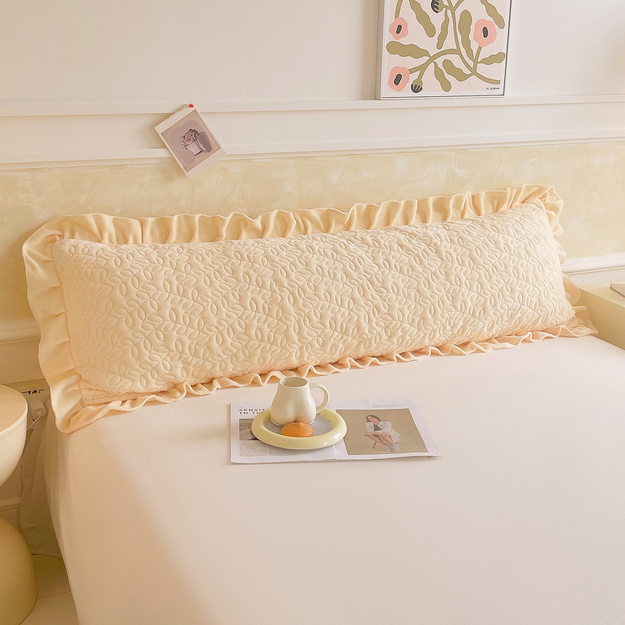 91家纺网 家纺一手货源 找家纺 雨彤家纺 2025新款牛奶绒花边夹棉长枕套 幸运草-鹅黄