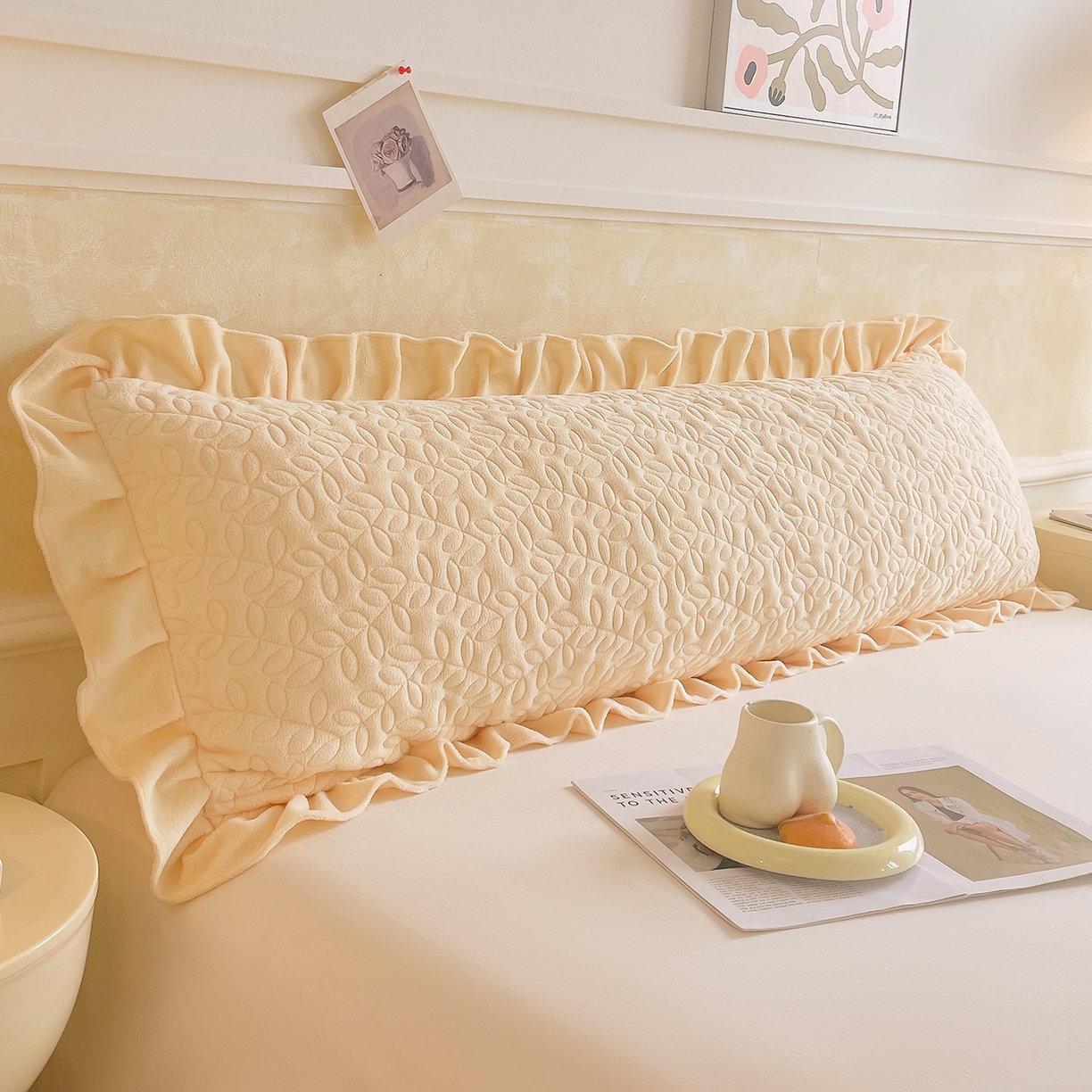 91家纺网 家纺一手货源 找家纺 雨彤家纺 2025新款牛奶绒花边夹棉长枕套 幸运草-鹅黄