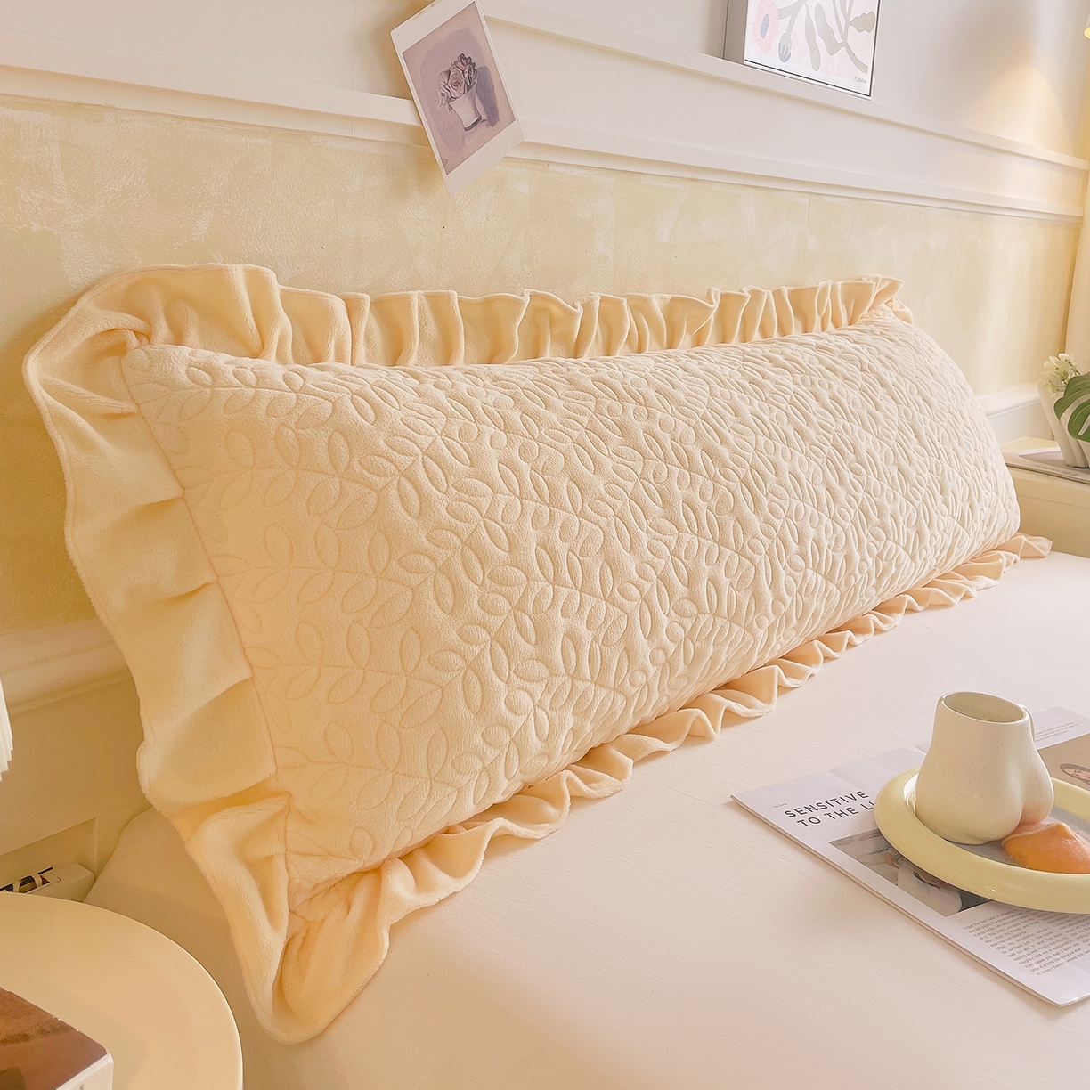 91家纺网 家纺一手货源 找家纺 雨彤家纺 2025新款牛奶绒花边夹棉长枕套 幸运草-鹅黄