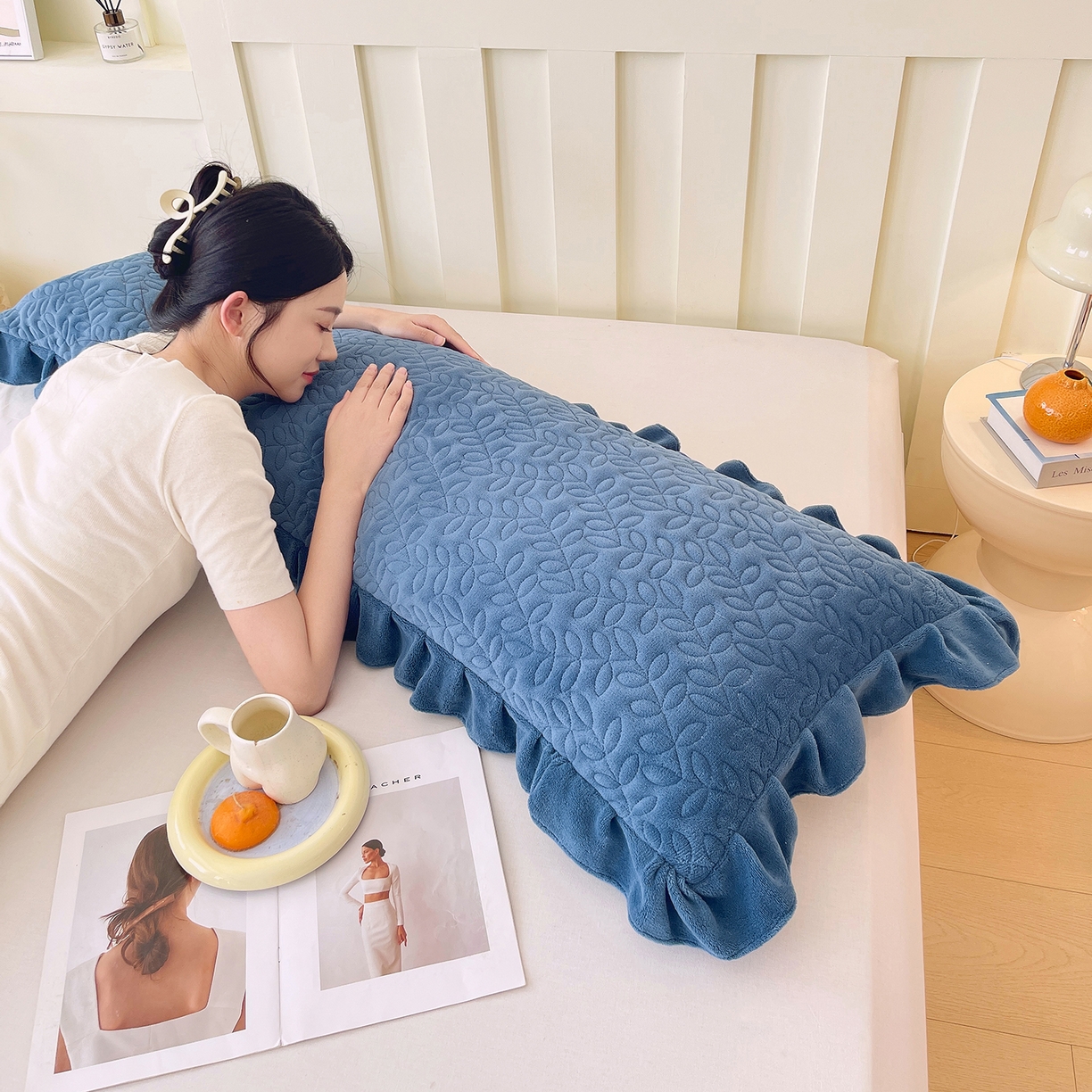 91家纺网 家纺一手货源 找家纺 雨彤家纺 2025新款牛奶绒花边夹棉长枕套 幸运草-雾兰