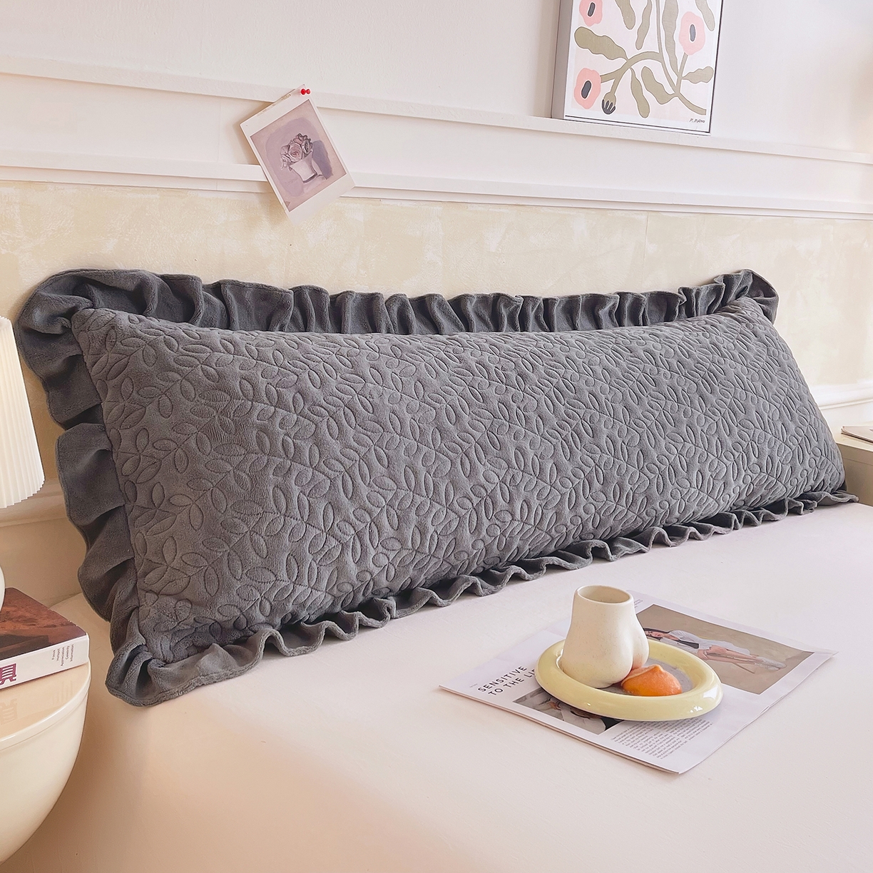 91家纺网 家纺一手货源 找家纺 雨彤家纺 2025新款牛奶绒花边夹棉长枕套 幸运草-高级灰