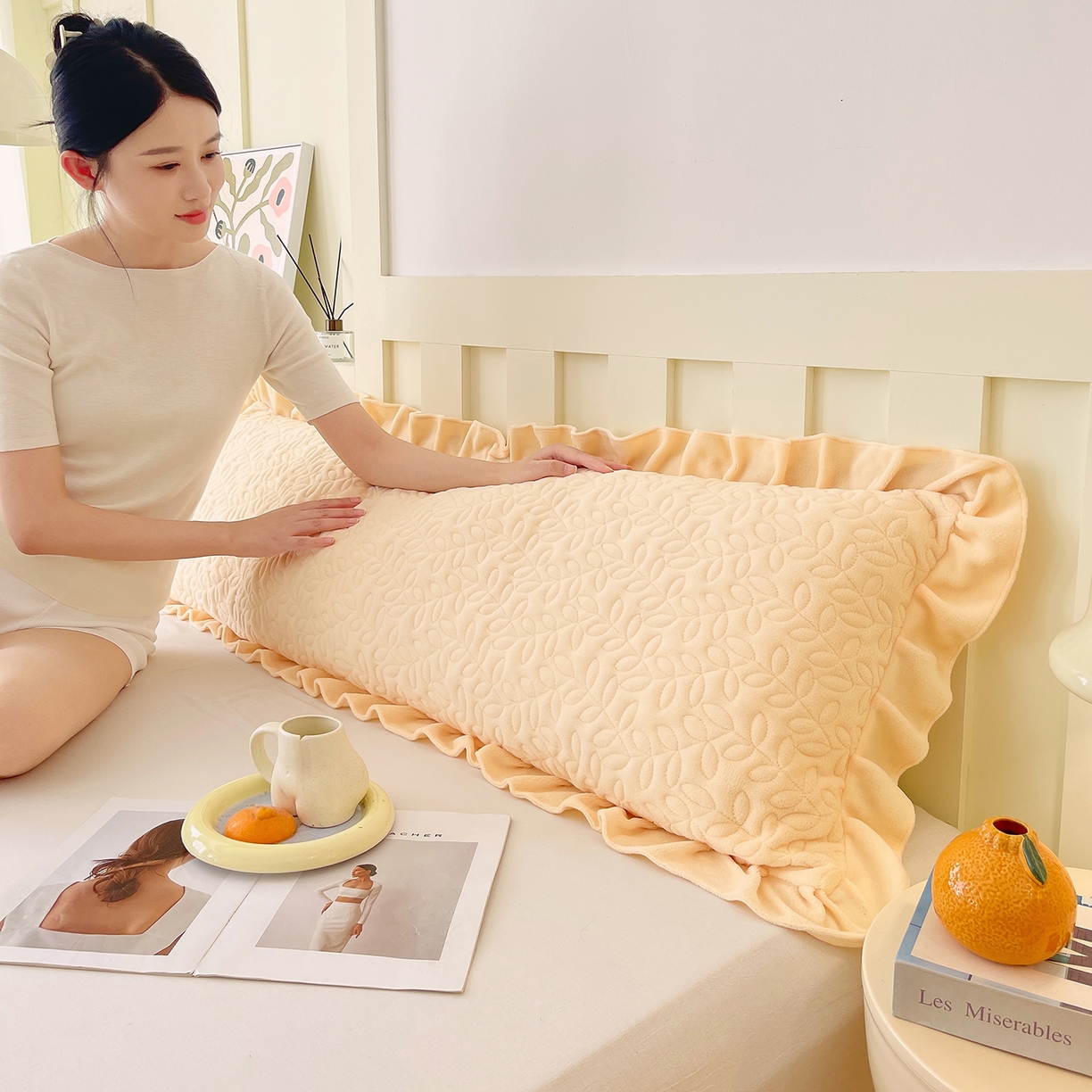 91家纺网 家纺一手货源 找家纺 雨彤家纺 2025新款牛奶绒花边夹棉长枕套 幸运草-鹅黄