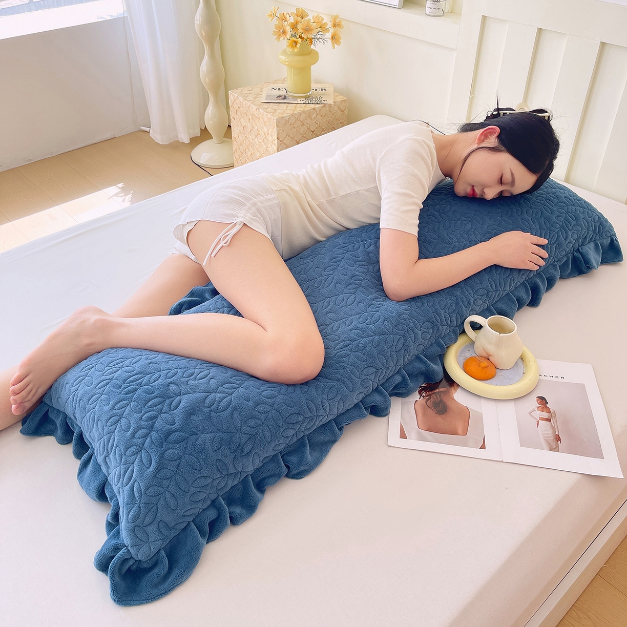 91家纺网 家纺一手货源 找家纺 雨彤家纺 2025新款牛奶绒花边夹棉长枕套 幸运草-雾兰