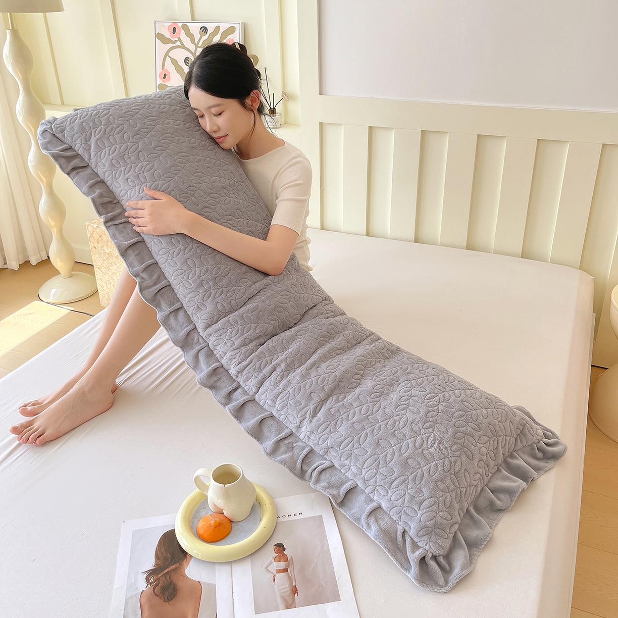 91家纺网 家纺一手货源 找家纺 雨彤家纺 2025新款牛奶绒花边夹棉长枕套 幸运草-银灰