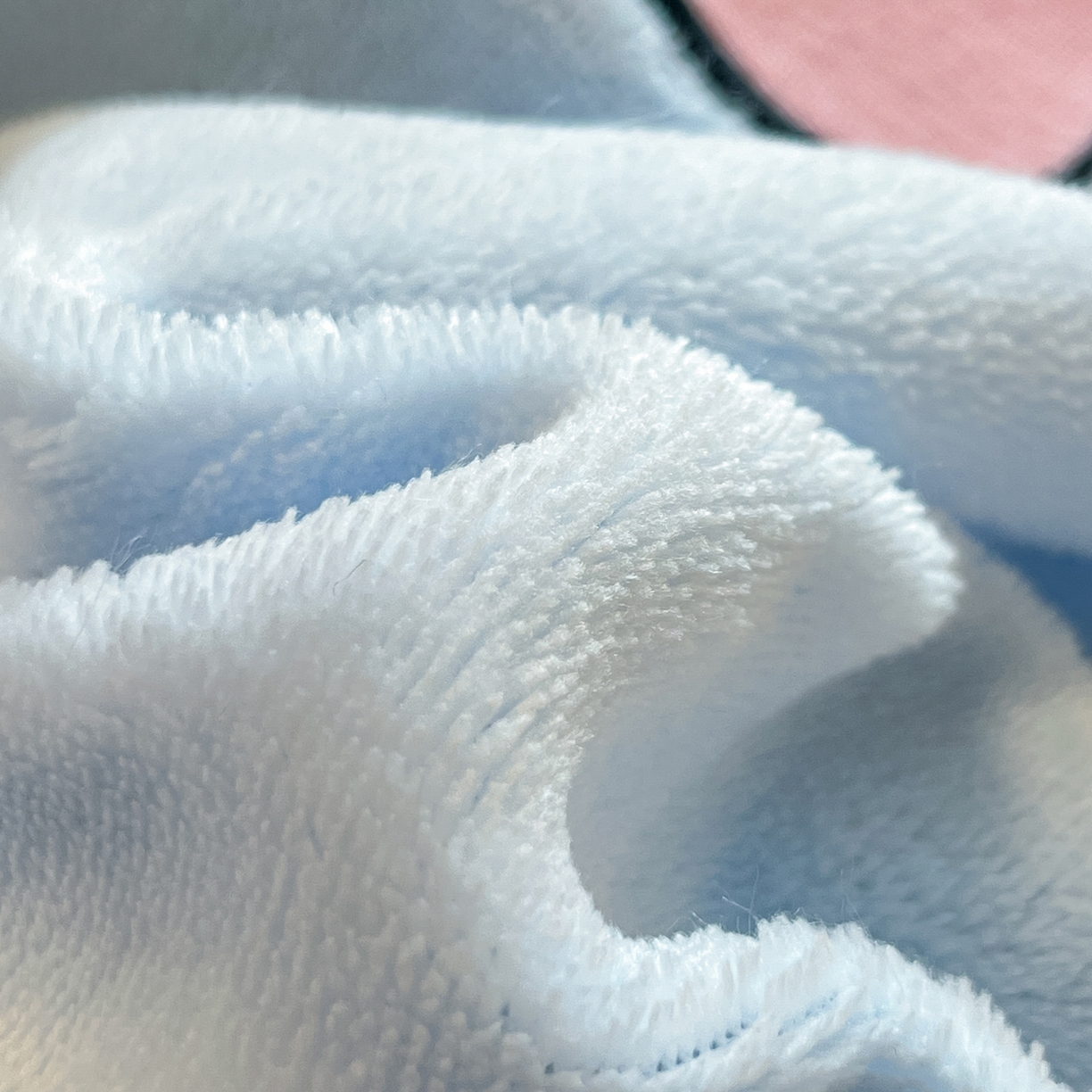 91家纺网 家纺一手货源 找家纺 如一 2025新款高克重卡通贴布绣牛奶绒四件套 雨伞猫